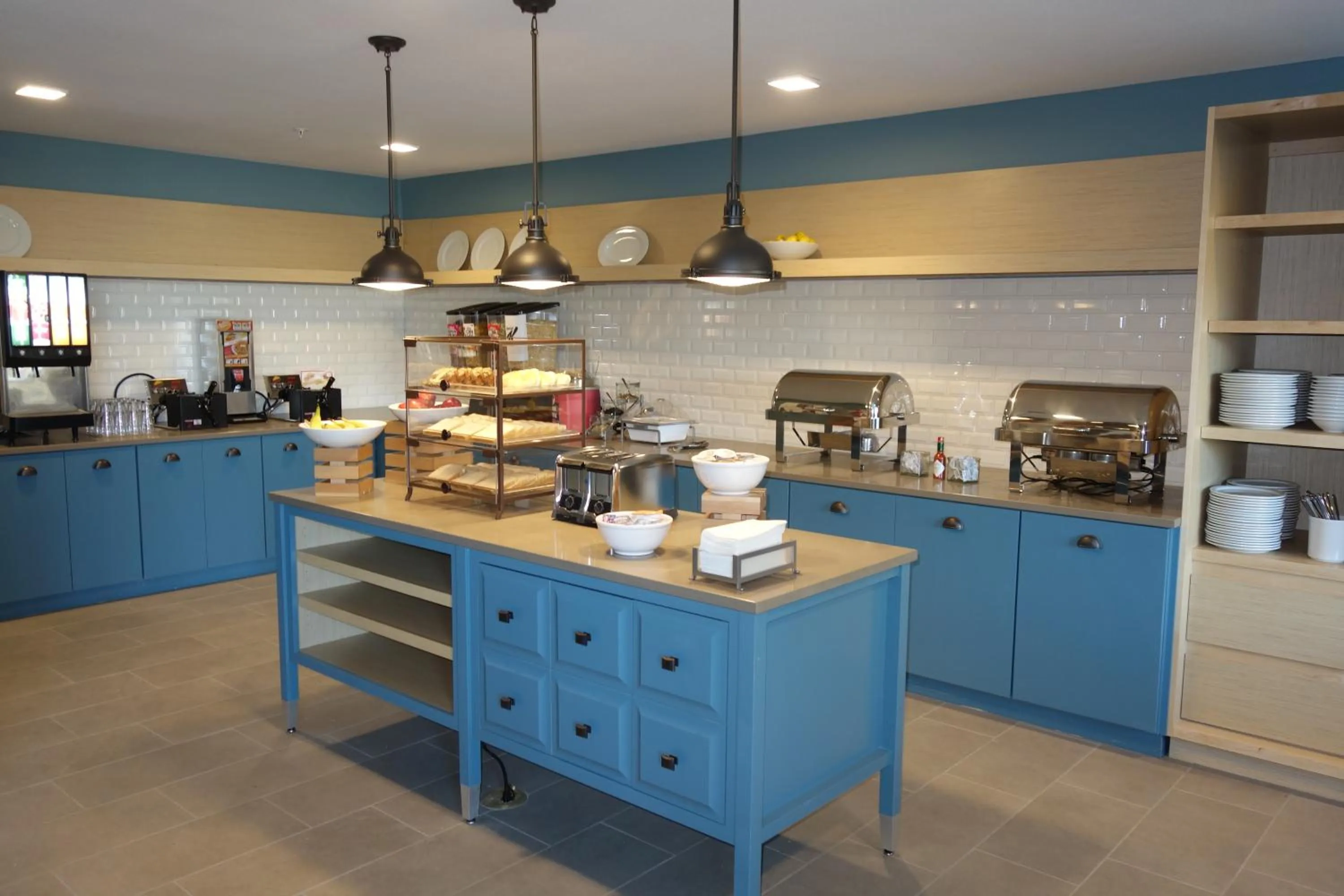 Restaurant/places to eat in Country Inn & Suites by Radisson, Lawrence, KS