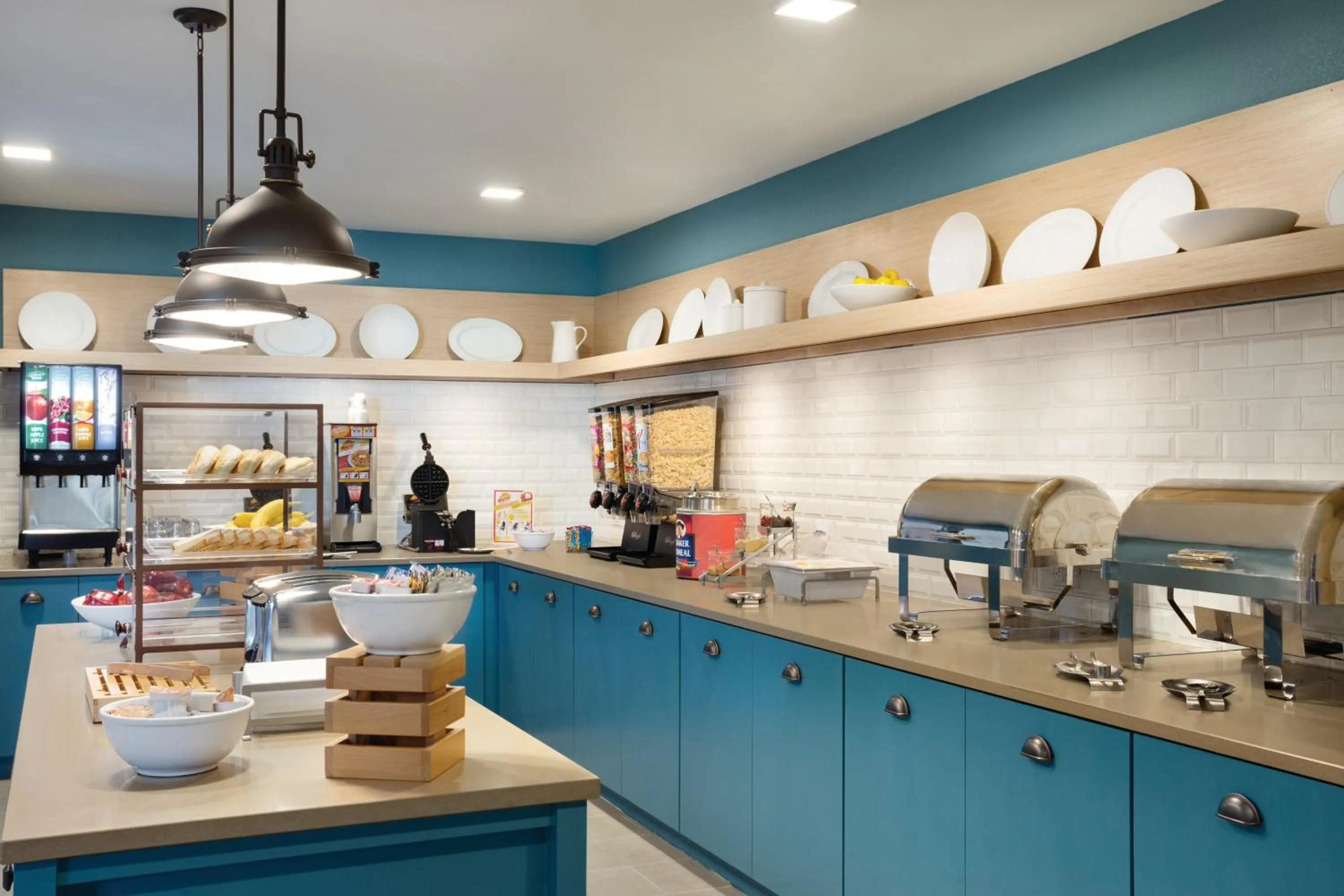 Buffet breakfast in Country Inn & Suites by Radisson, Lawrence, KS