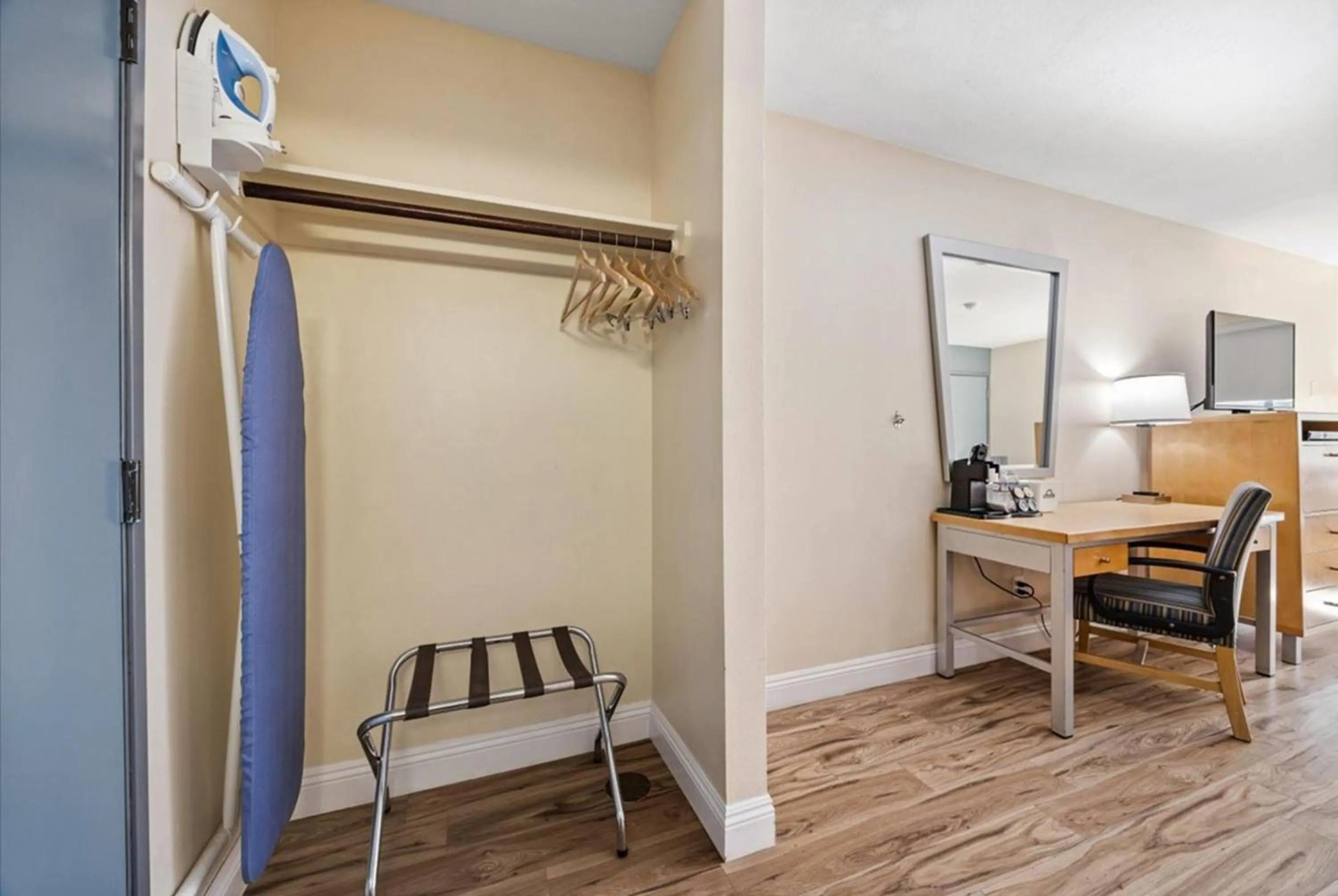 Photo of the whole room in Days Inn by Wyndham Woodland