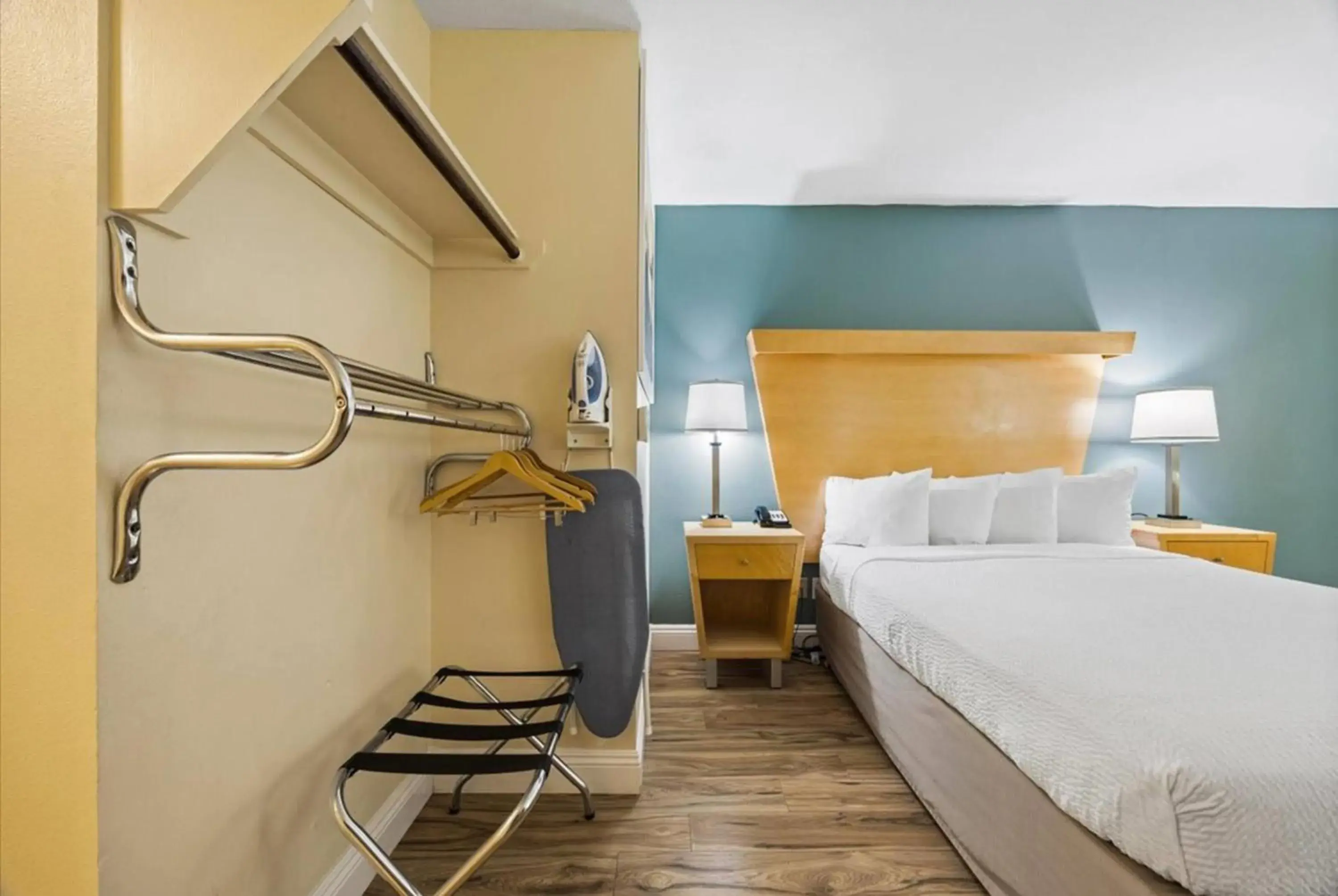 Photo of the whole room, Bed in Days Inn by Wyndham Woodland Photo of the whole room, Bed in Days Inn by Wyndham Woodland