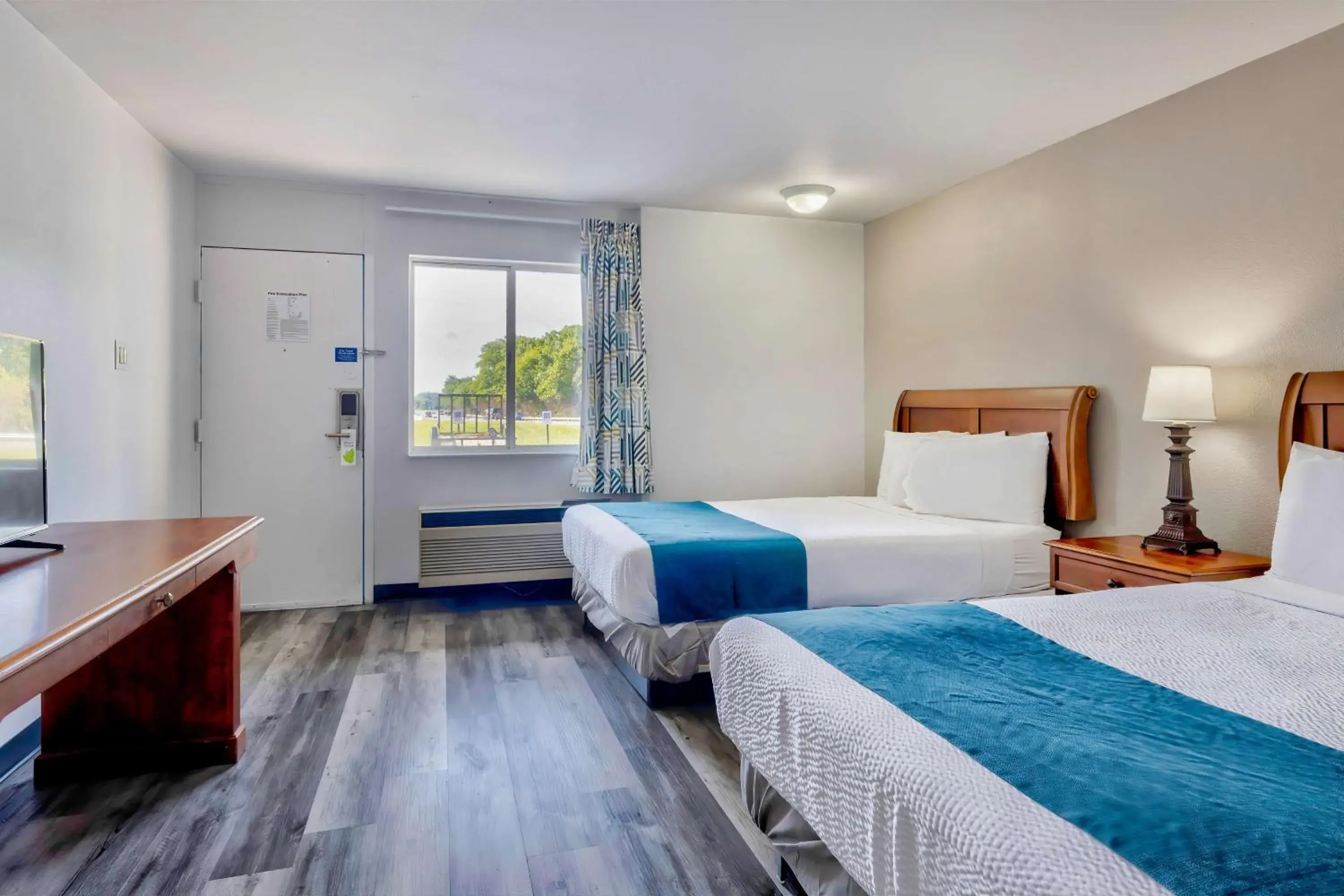 Queen Room with Two Queen Beds - Smoking in Motel 6 Harrisburg PA Near PA Expo Center Queen Room with Two Queen Beds - Smoking in Motel 6 Harrisburg PA Near PA Expo Center