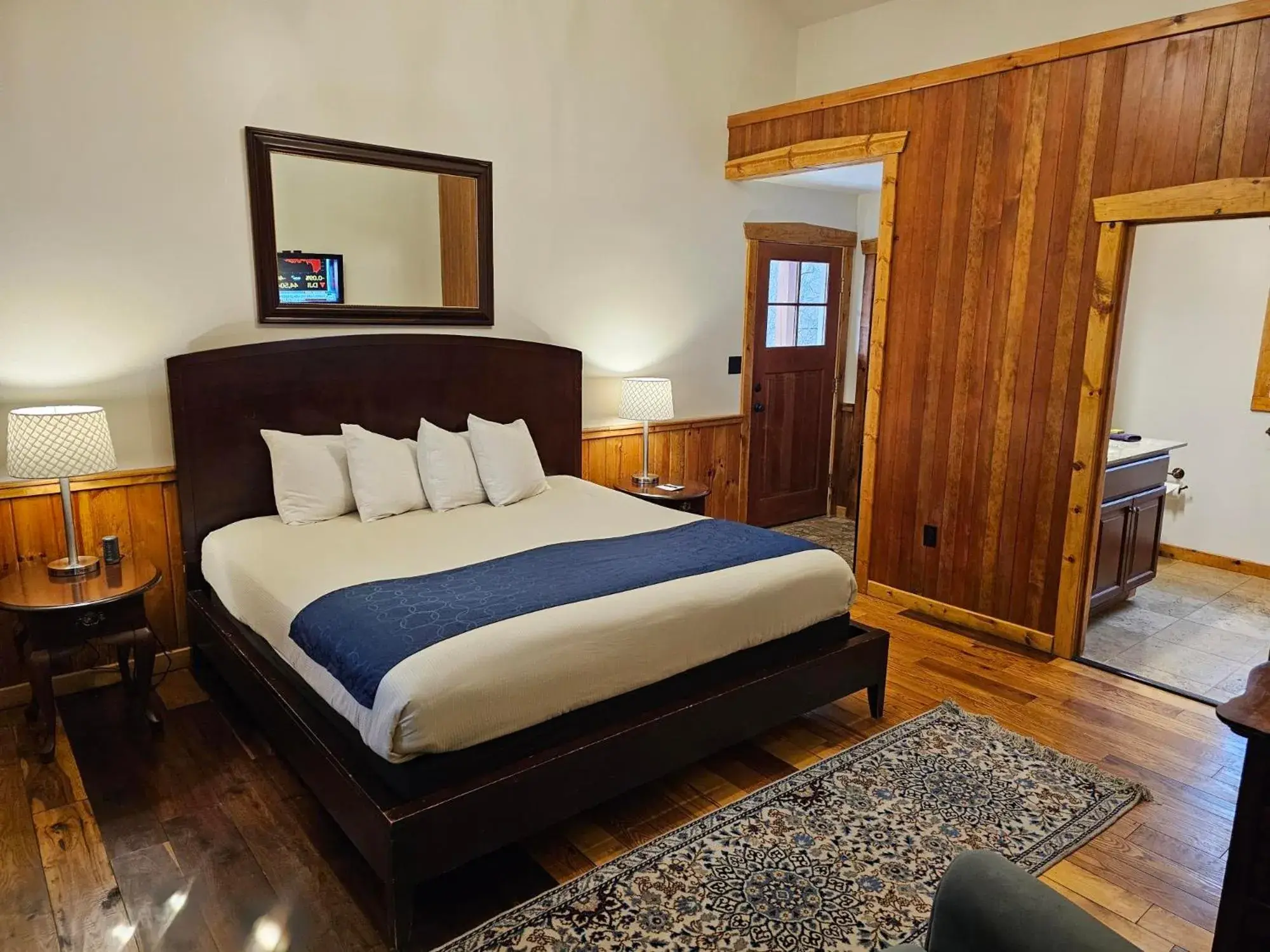 Deluxe Queen Room in The Lodges at Gettysburg Deluxe Queen Room in The Lodges at Gettysburg