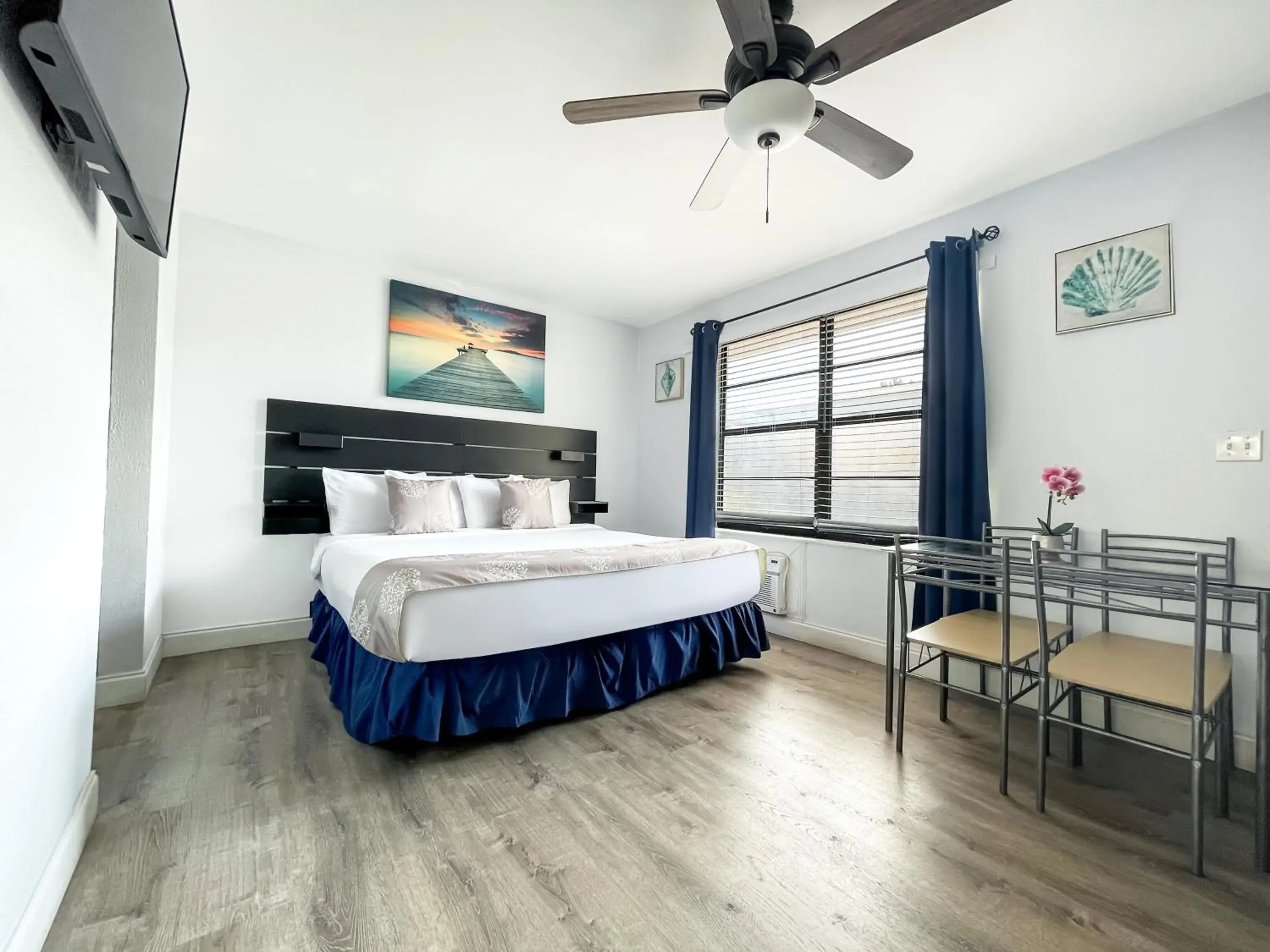 Photo of the whole room, Bed in Silver Spray Motel Photo of the whole room, Bed in Silver Spray Motel