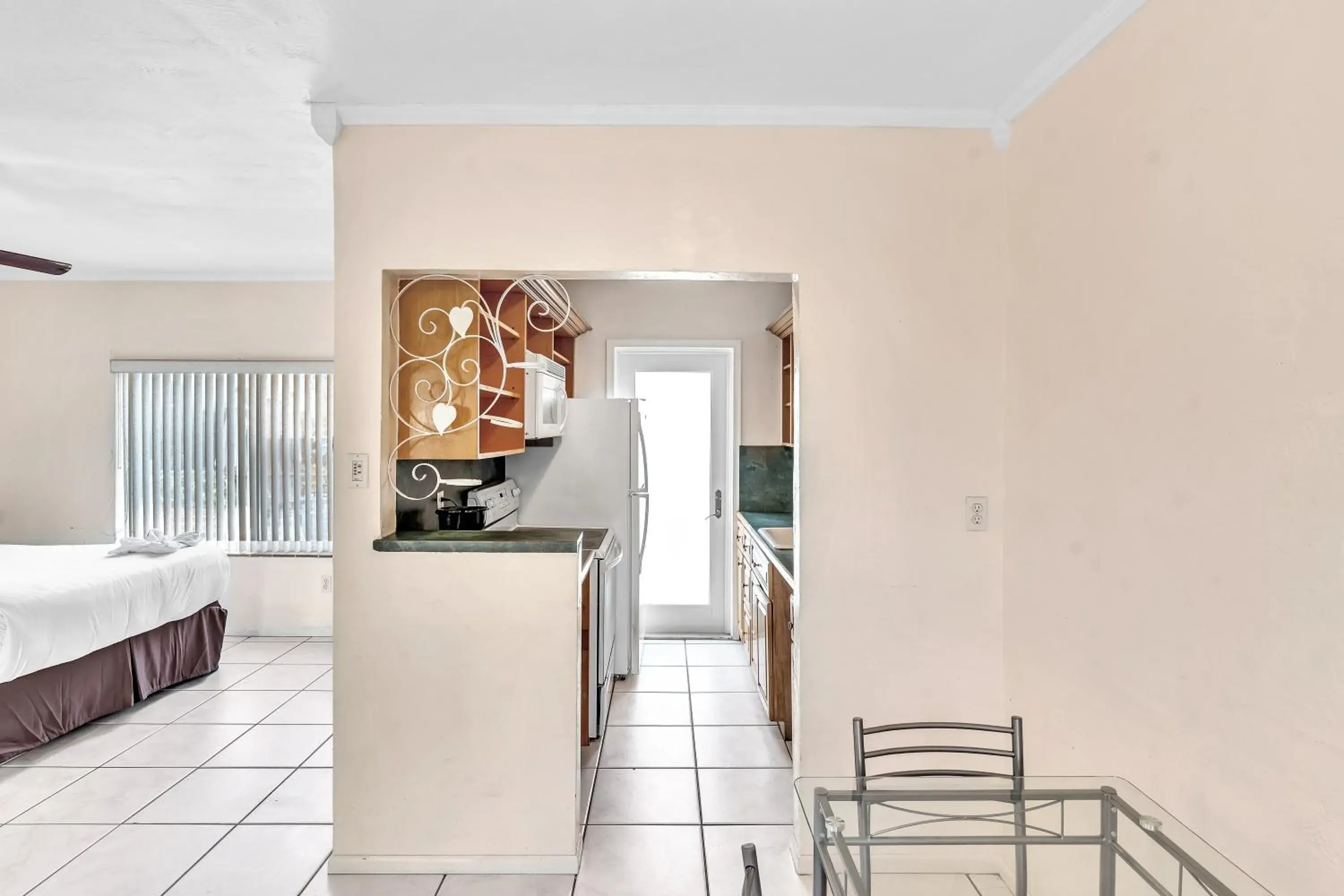 Dining area, Bed in Silver Spray Motel Dining area, Bed in Silver Spray Motel