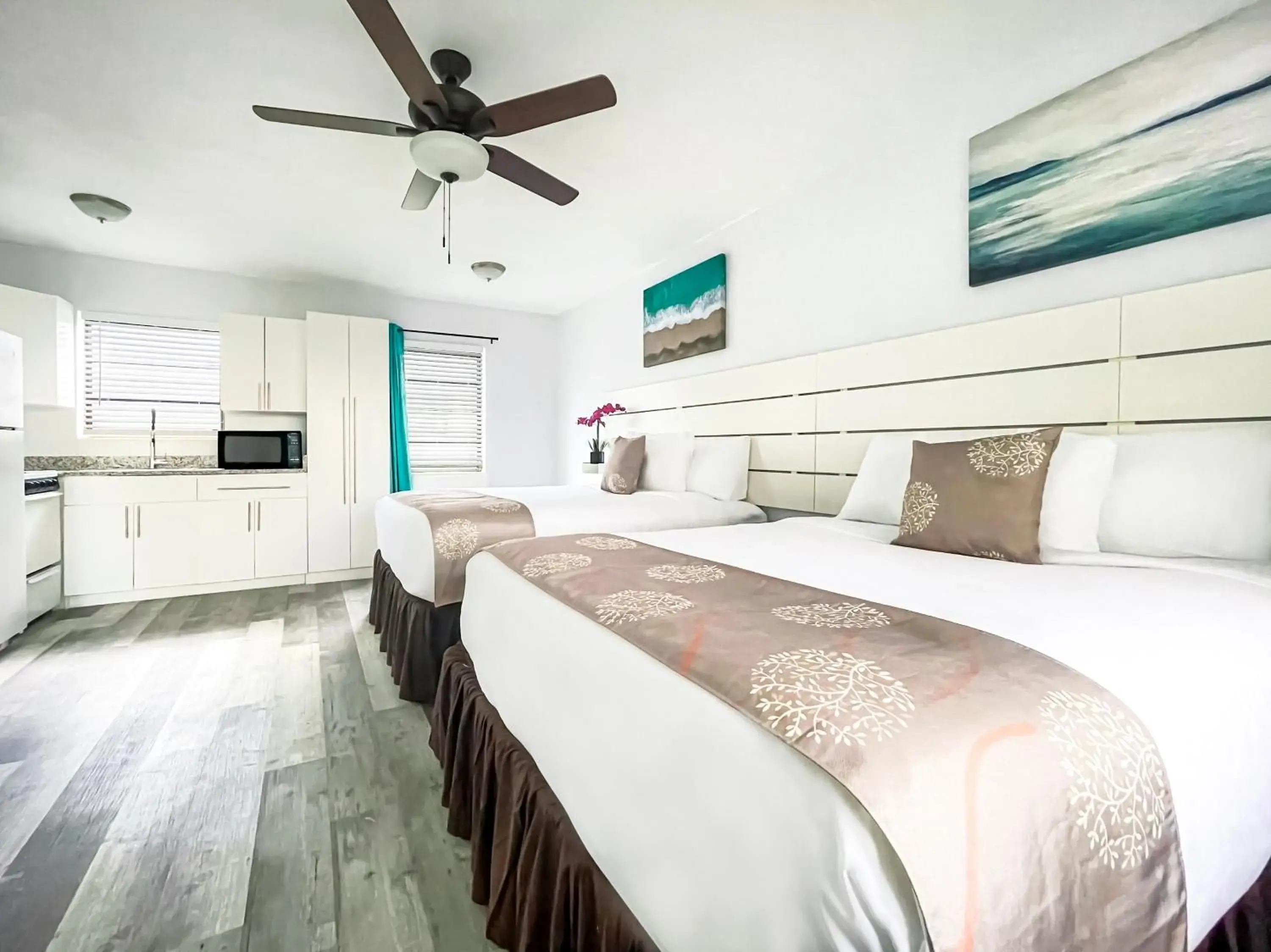 Photo of the whole room, Bed in Silver Spray Motel Photo of the whole room, Bed in Silver Spray Motel