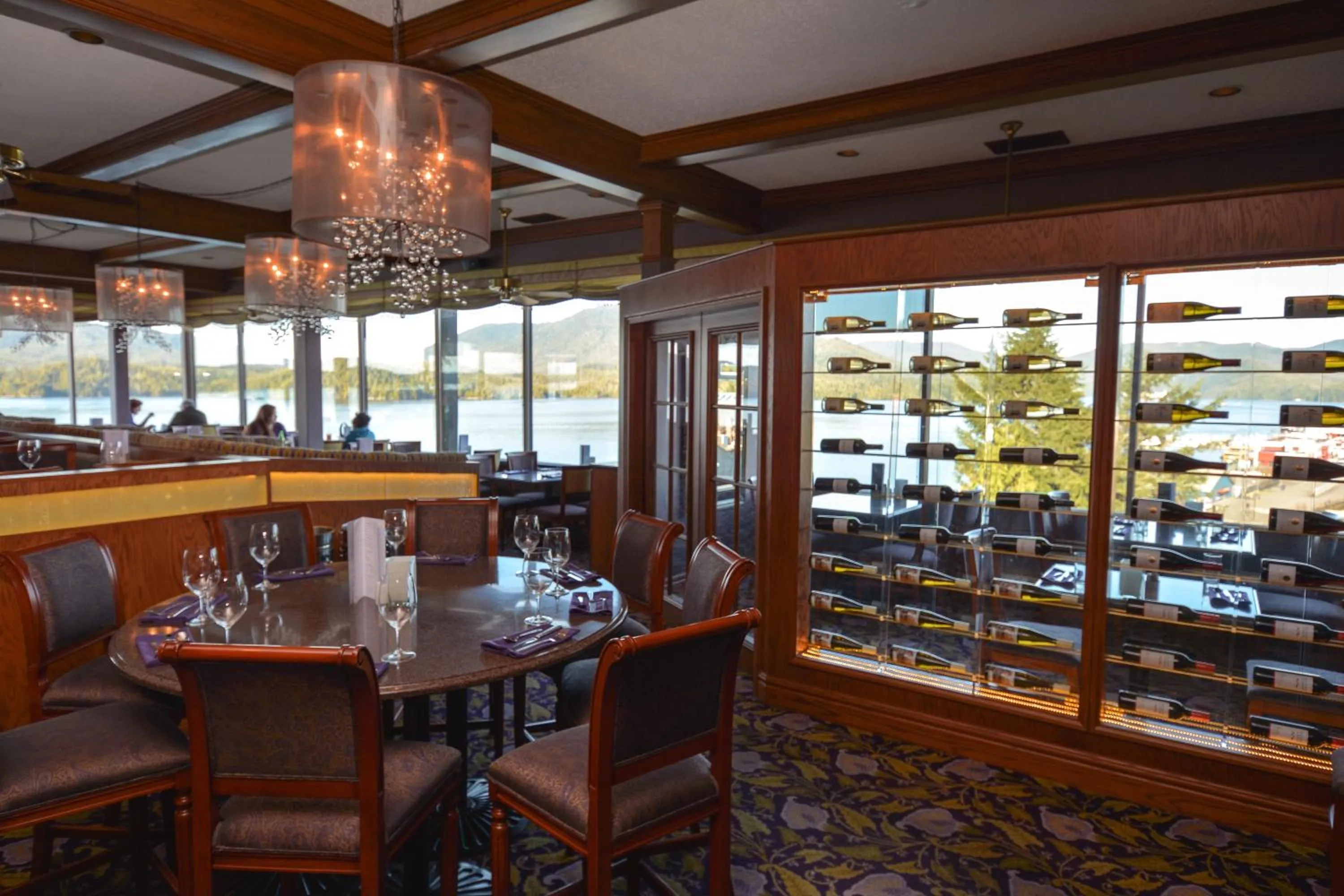 Restaurant/places to eat in Crest Hotel