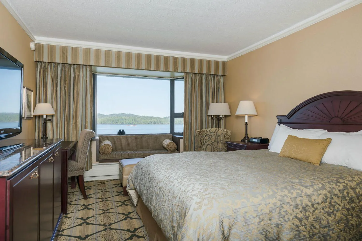 Photo of the whole room, Bed in Crest Hotel