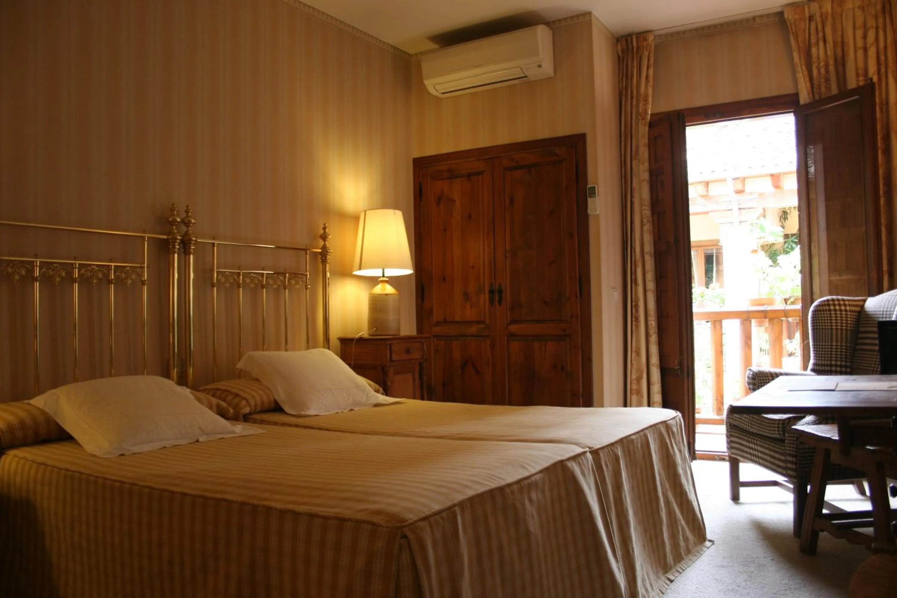 Photo of the whole room, Bed in La Posada de Don Mariano