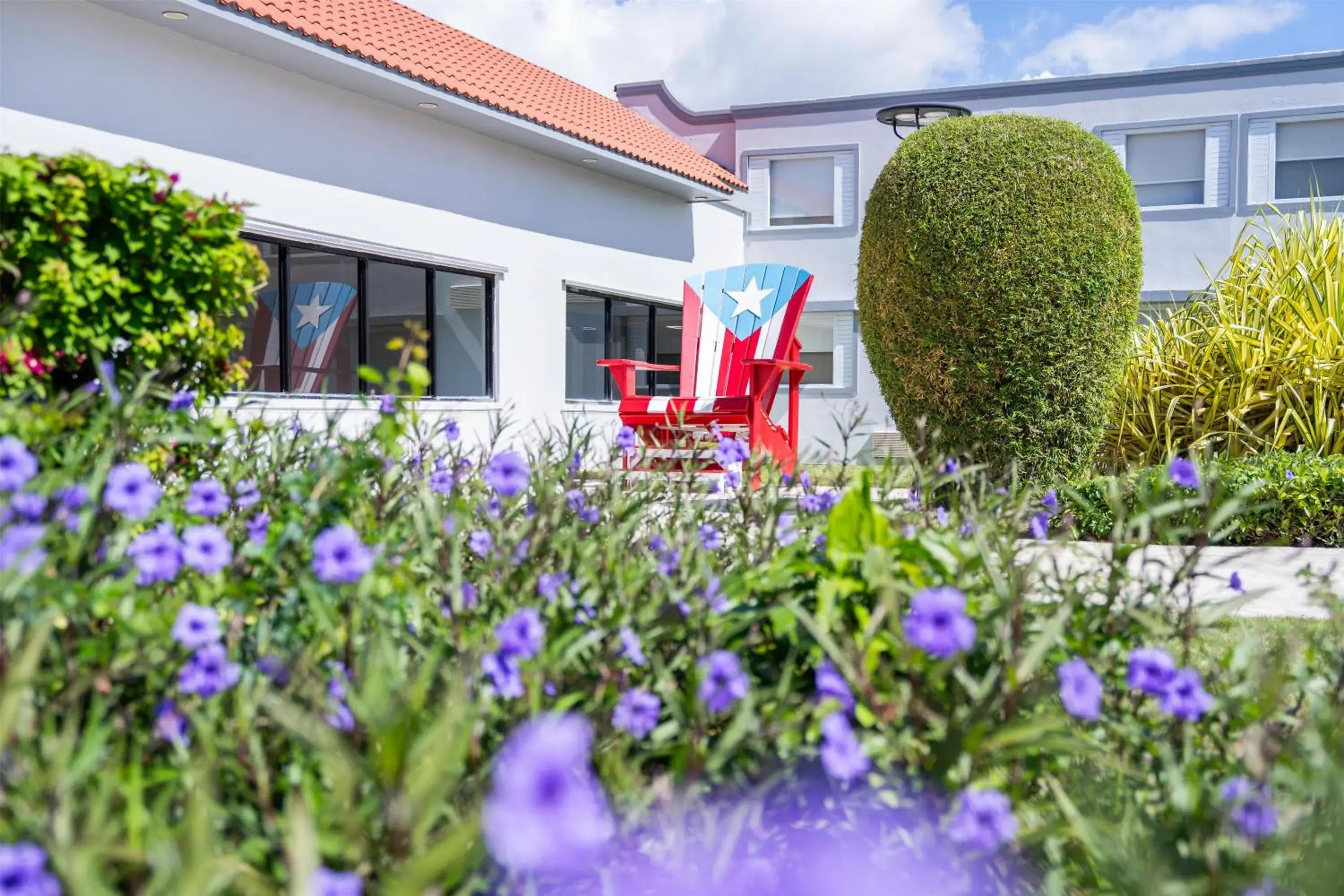 Property building in Spark by Hilton Ponce Property building in Spark by Hilton Ponce