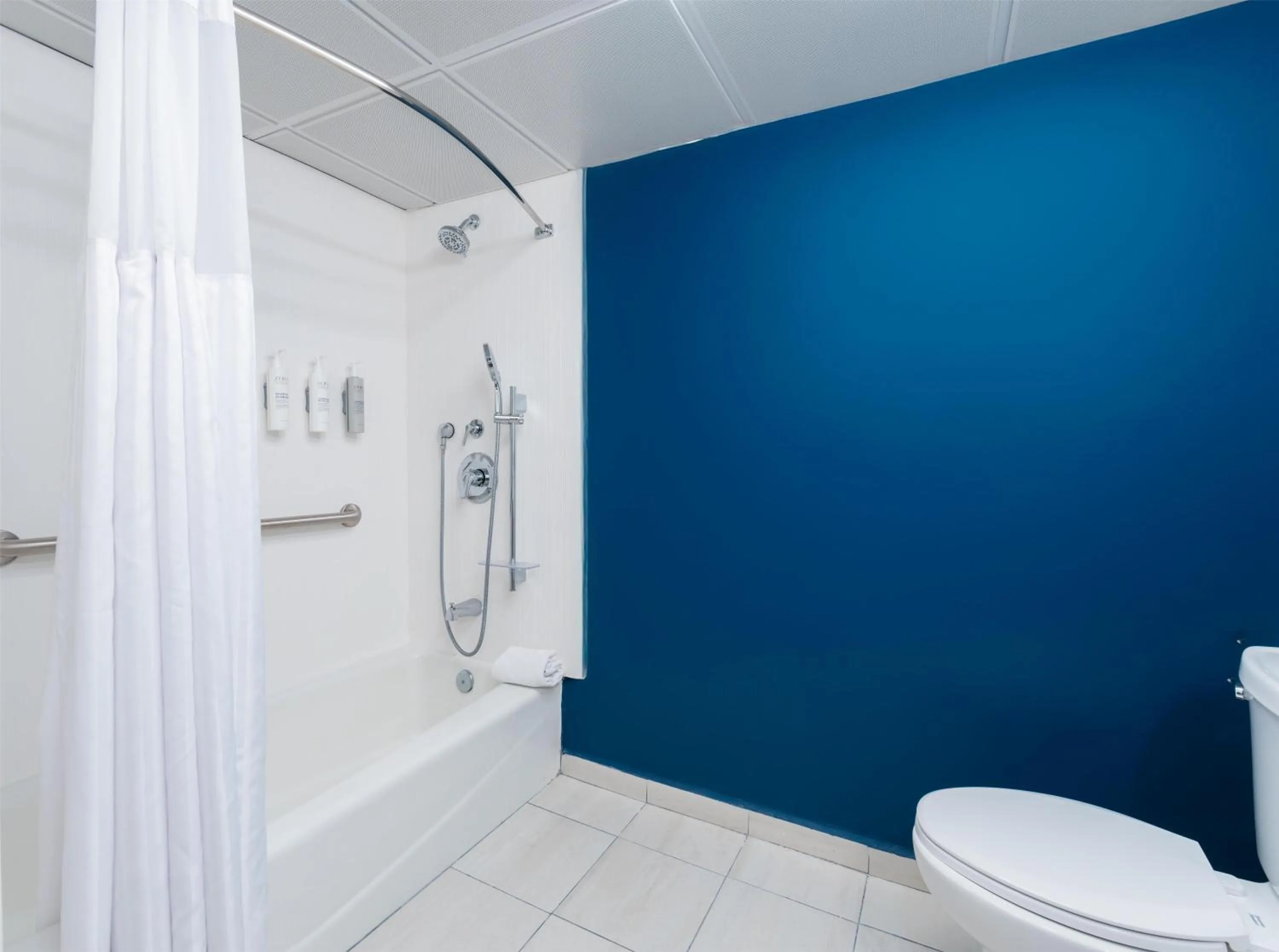 Bathroom in Spark by Hilton Ponce