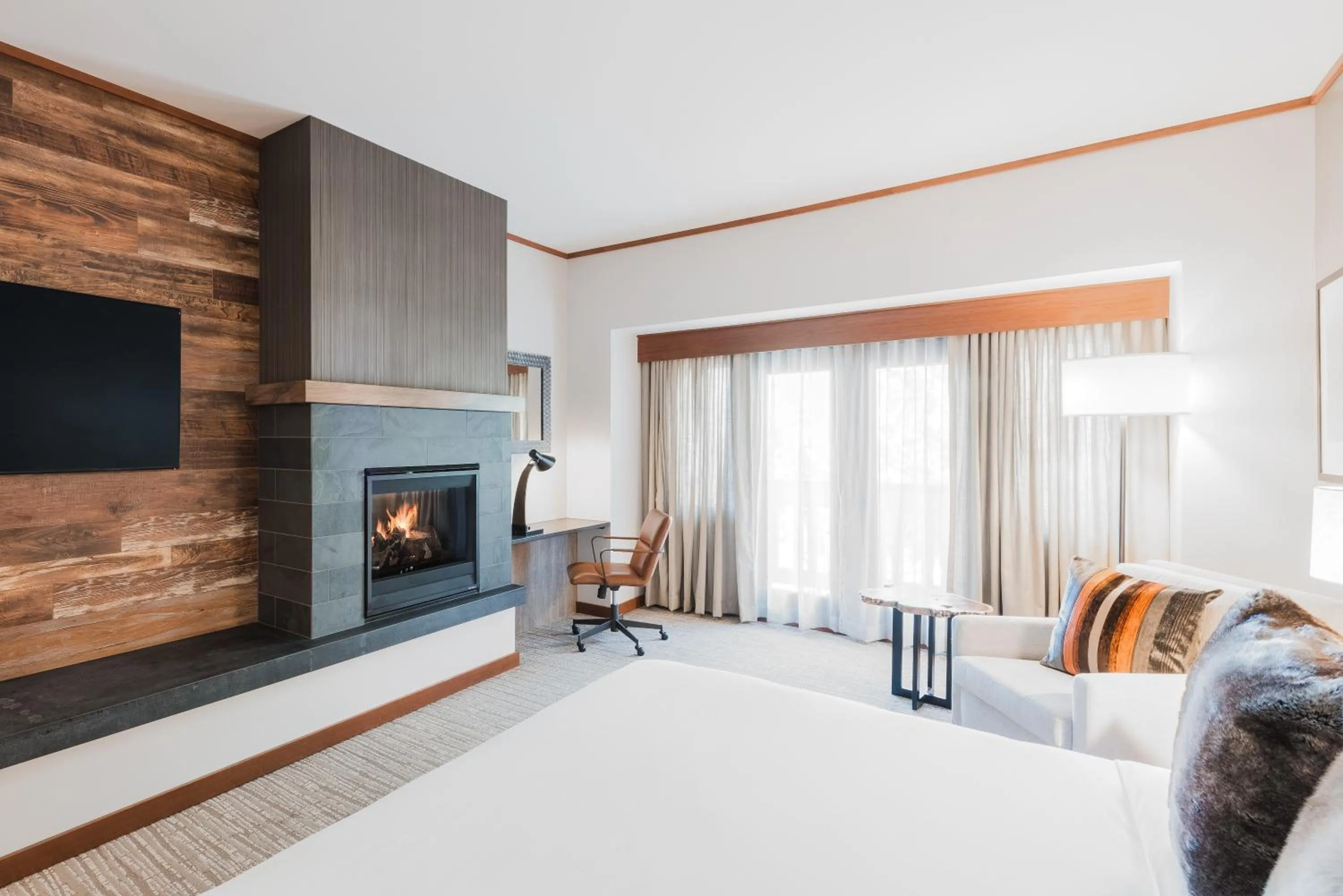 Photo of the whole room, Bed in Salish Lodge & Spa