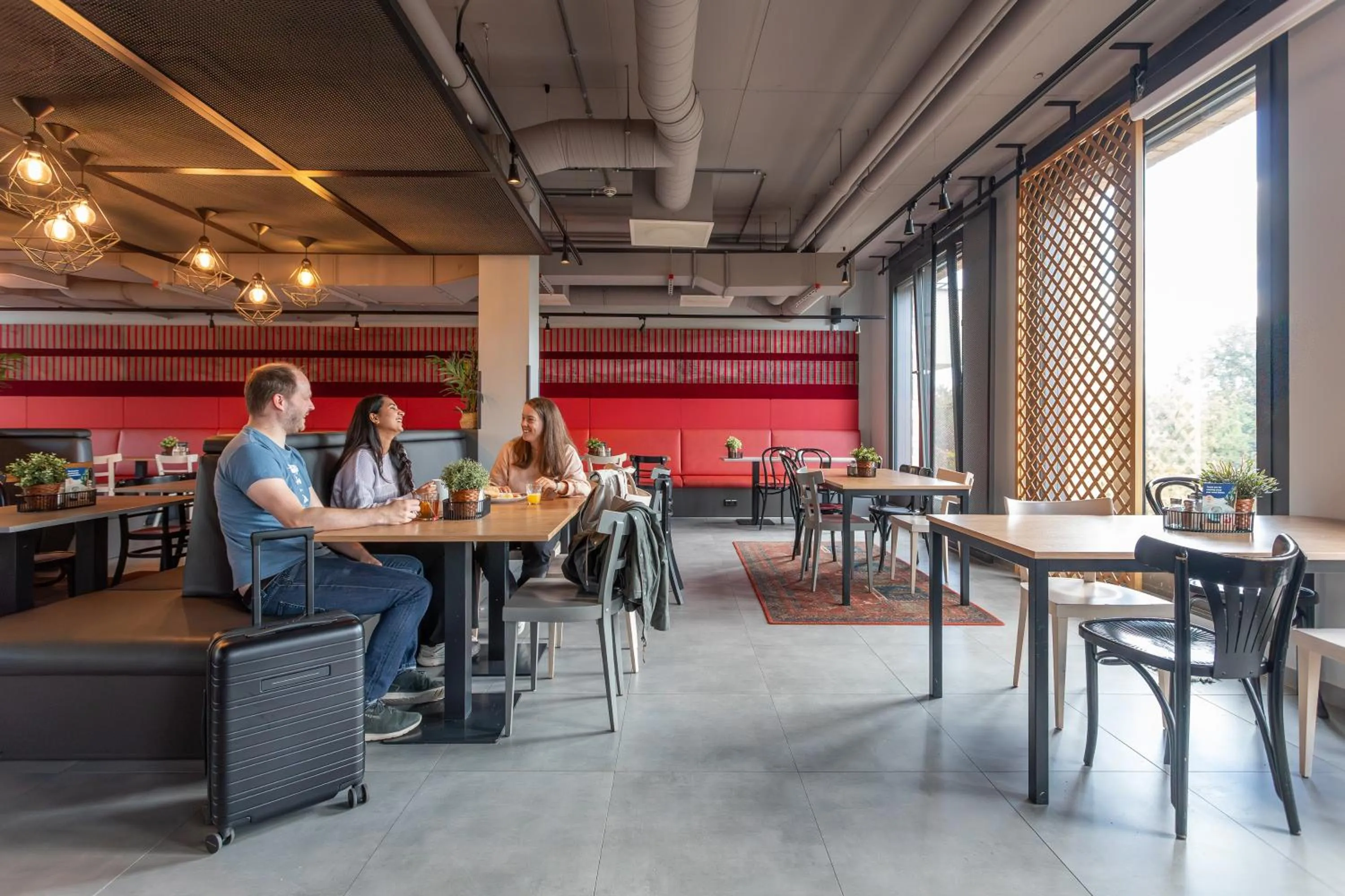 Breakfast in MEININGER Hotel Berlin Tiergarten