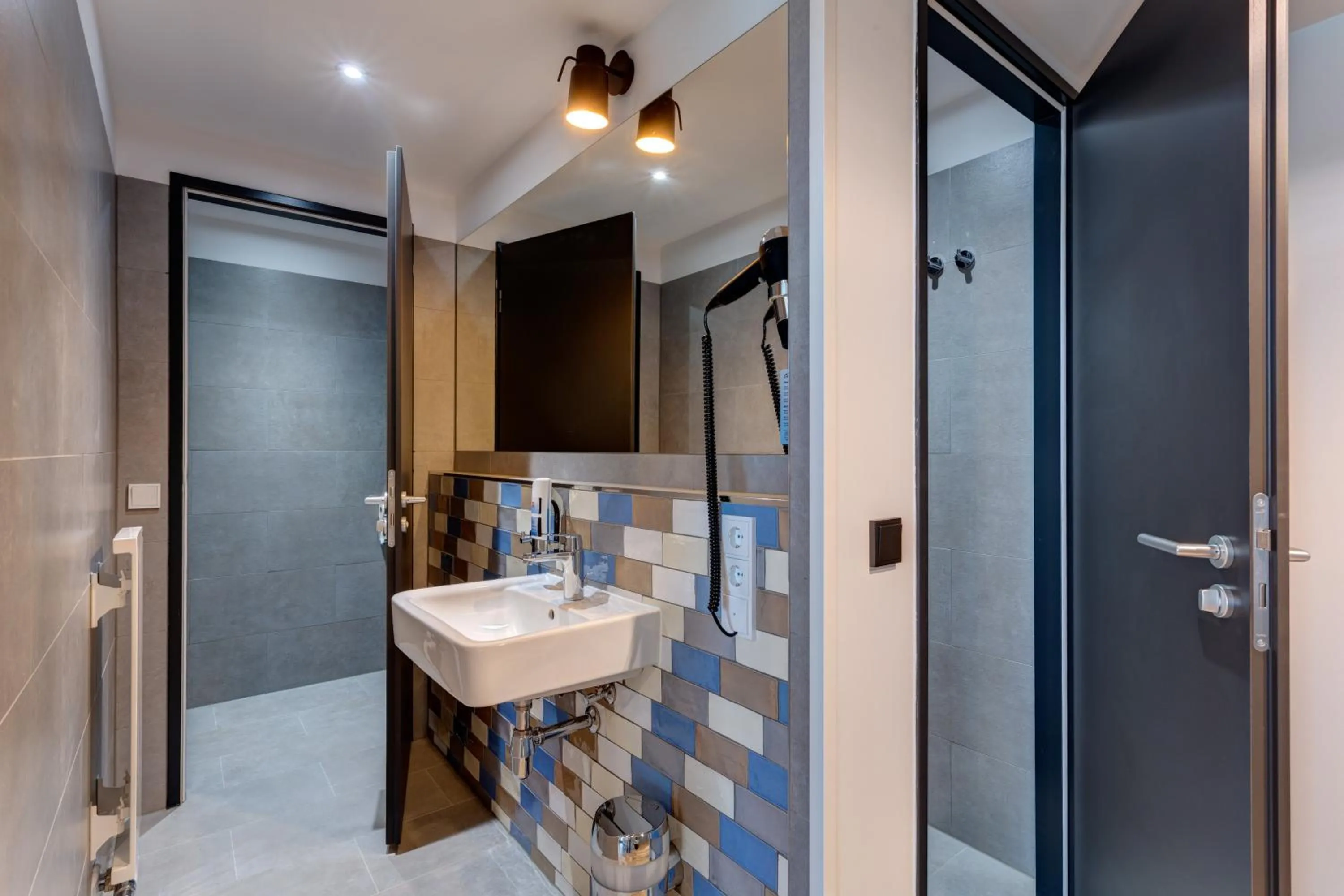 Bathroom in MEININGER Hotel Berlin Tiergarten