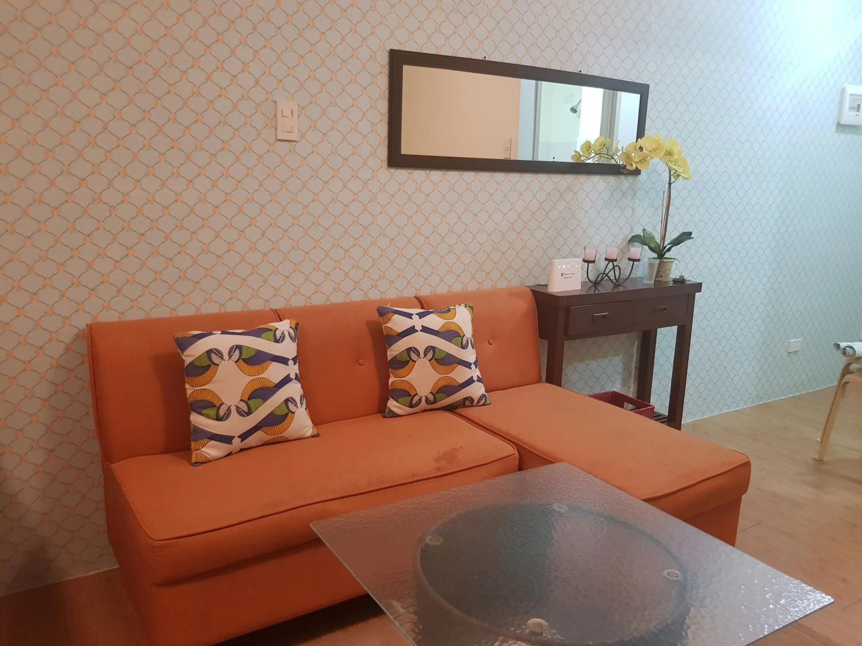 Living room in Kara's Suite