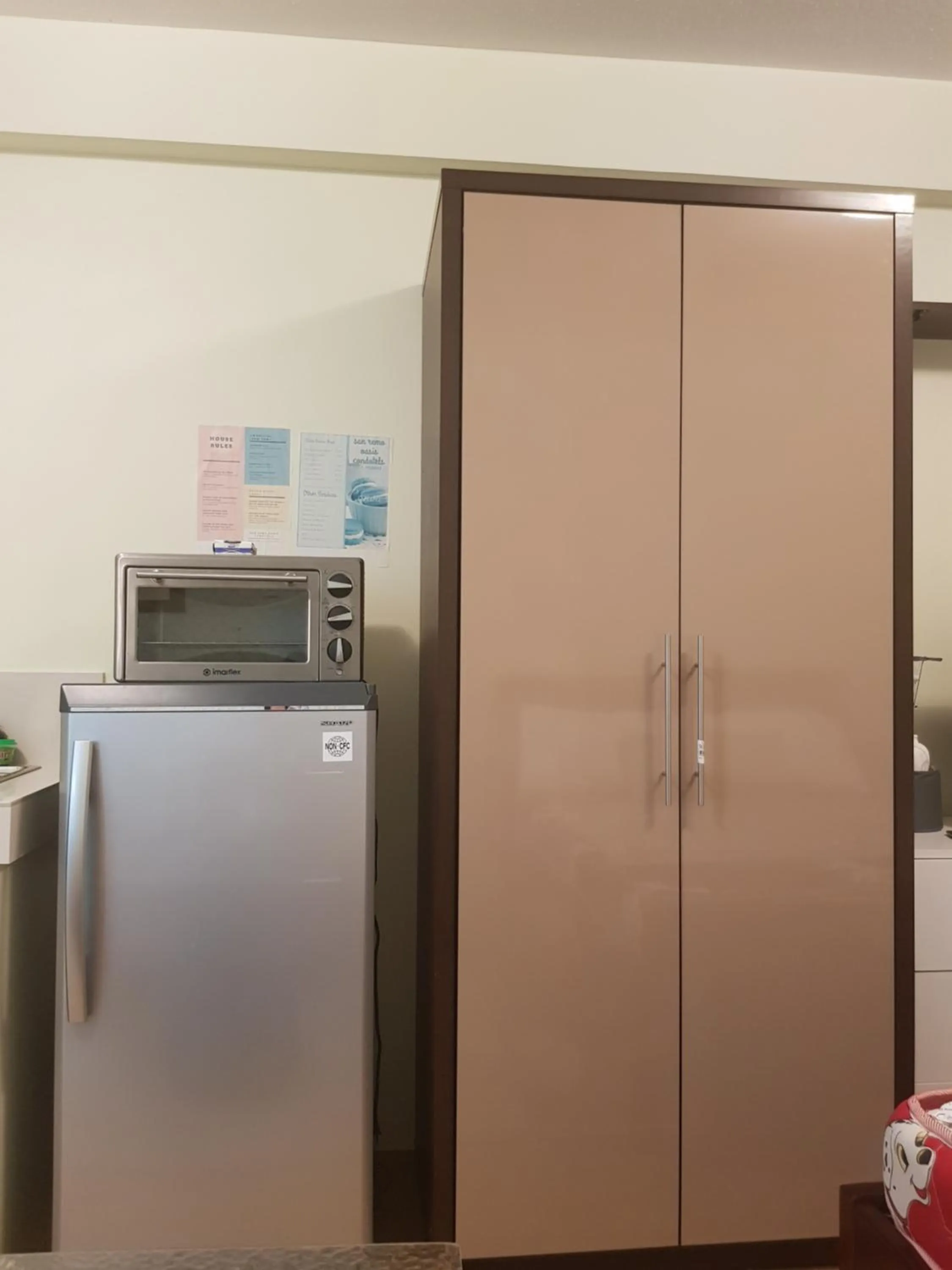 Kitchen or kitchenette in Kara's Suite