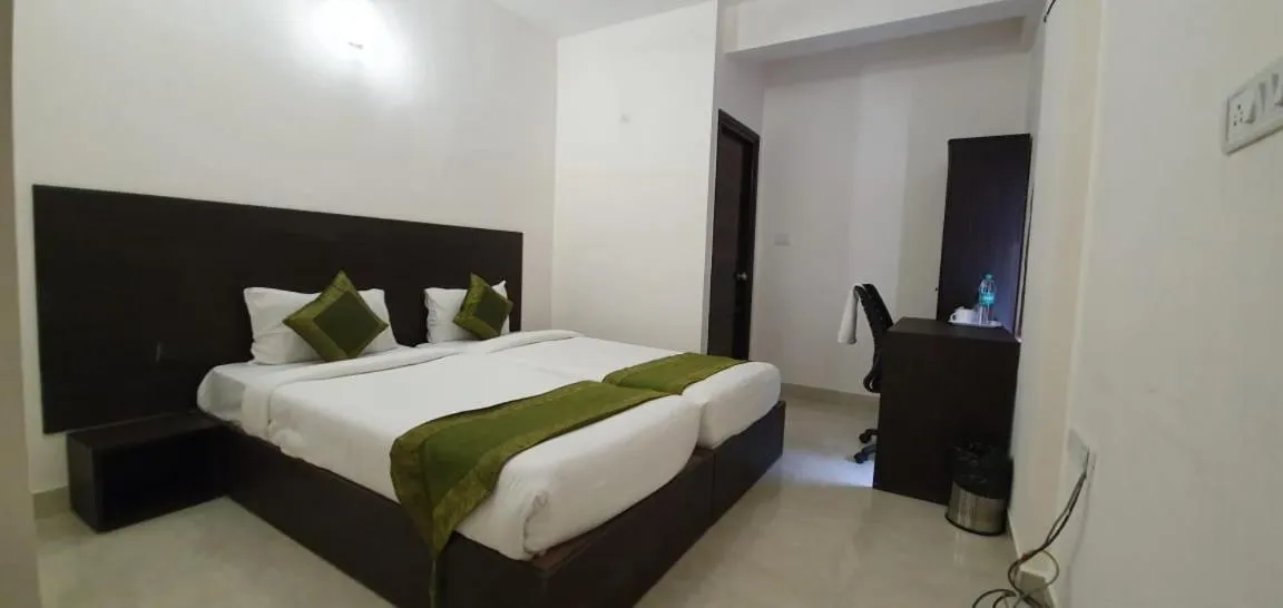 Bedroom, Bed in Daffodil Delight - Manyata Tech Park