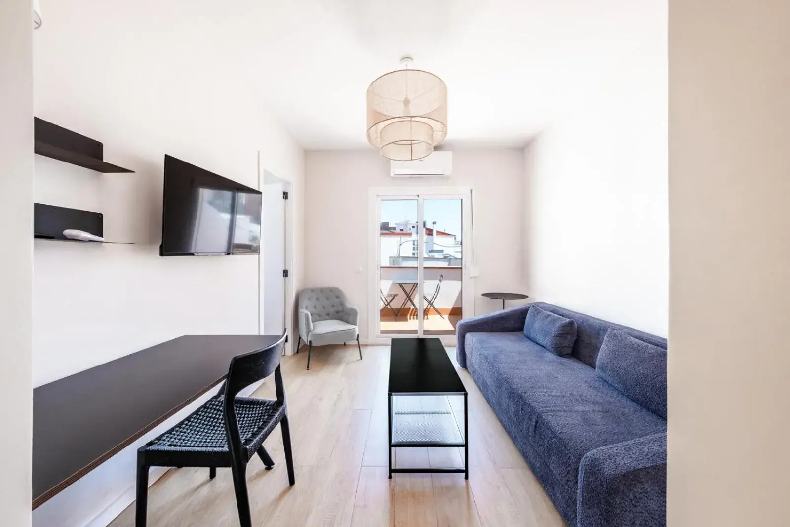 Seating area in AinB Barcelona Sants Apartments Seating area in AinB Barcelona Sants Apartments