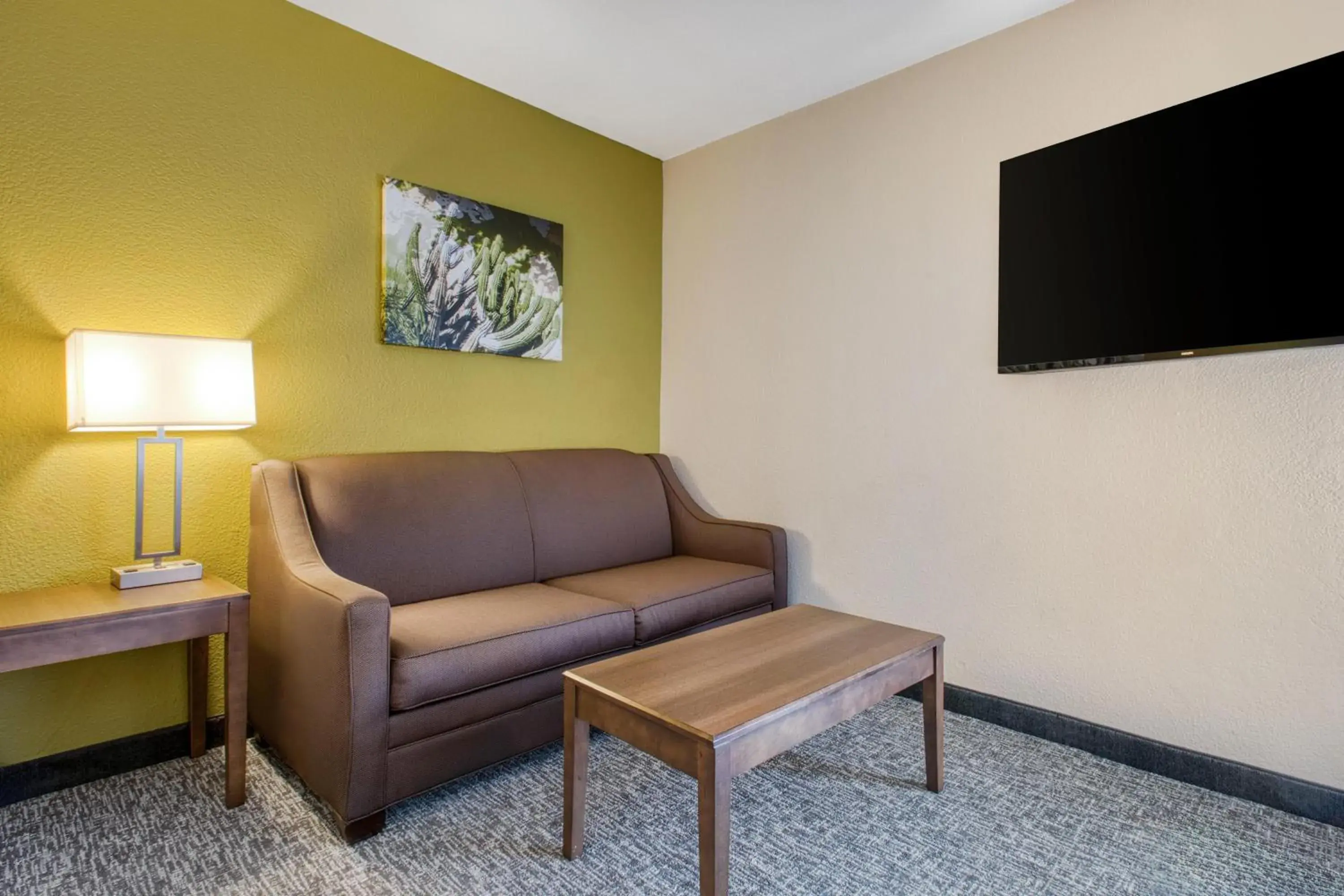 Bedroom in Best Western North Phoenix Hotel Bedroom in Best Western North Phoenix Hotel