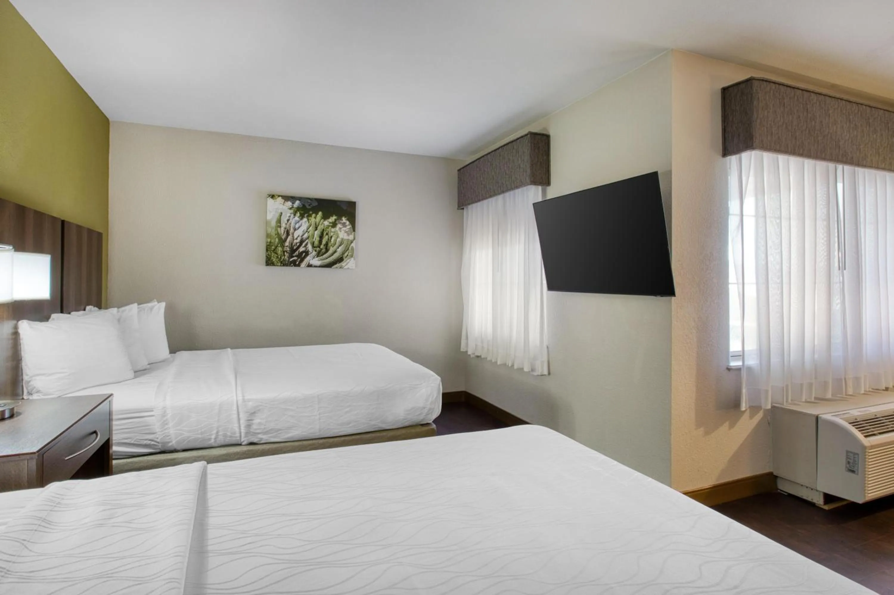 Bedroom, Bed in Best Western North Phoenix Hotel