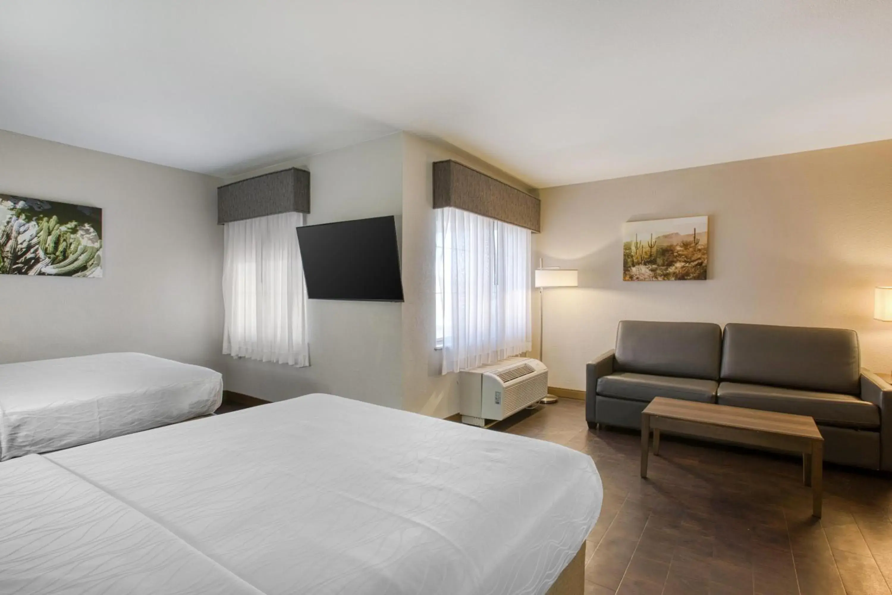 Bedroom, Bed in Best Western North Phoenix Hotel Bedroom, Bed in Best Western North Phoenix Hotel