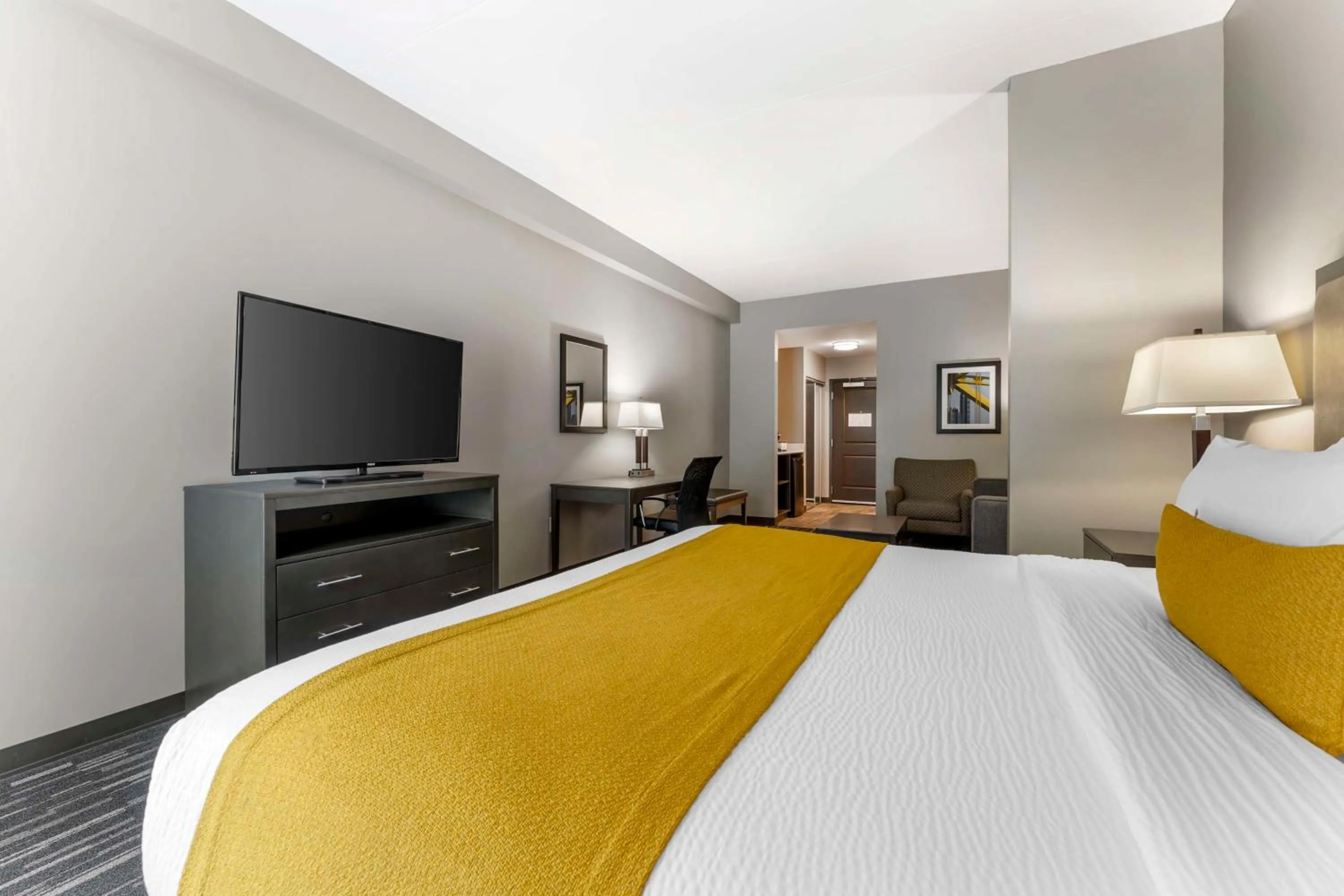 Photo of the whole room in Best Western Plus Cranberry-Pittsburgh North