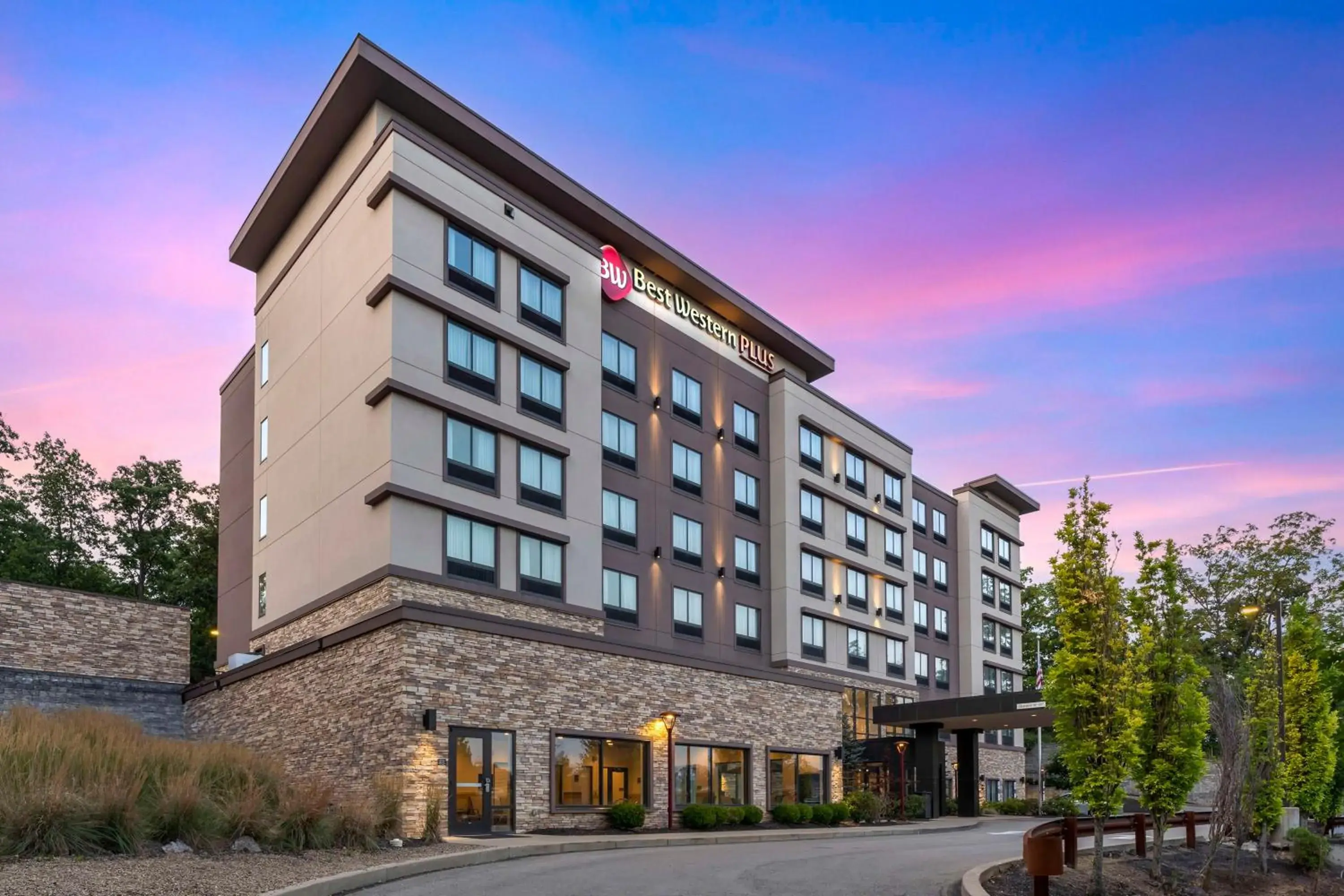 Property building in Best Western Plus Cranberry-Pittsburgh North Property building in Best Western Plus Cranberry-Pittsburgh North