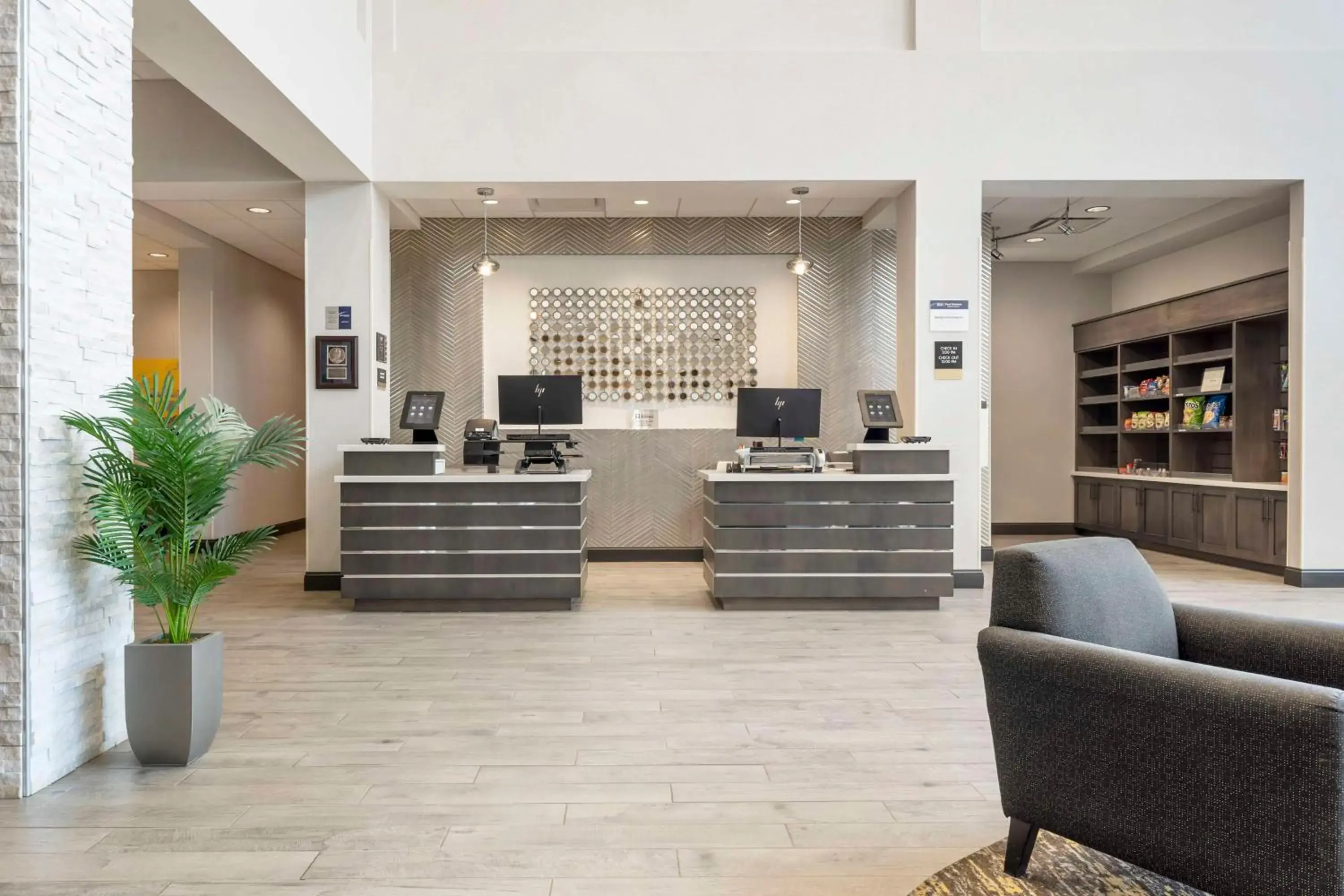 Lobby or reception in Best Western Plus Cranberry-Pittsburgh North Lobby or reception in Best Western Plus Cranberry-Pittsburgh North