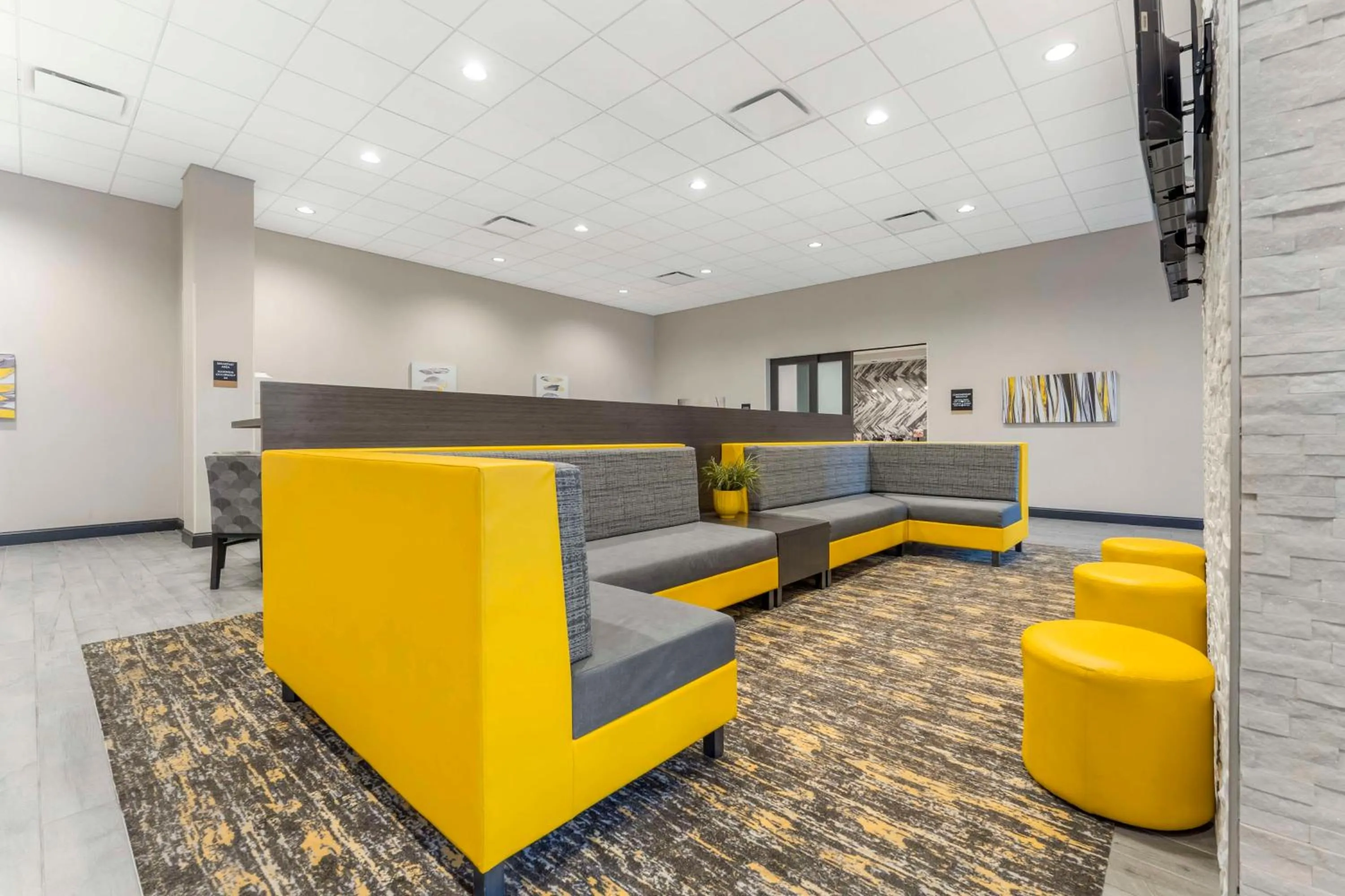 Lobby or reception in Best Western Plus Cranberry-Pittsburgh North