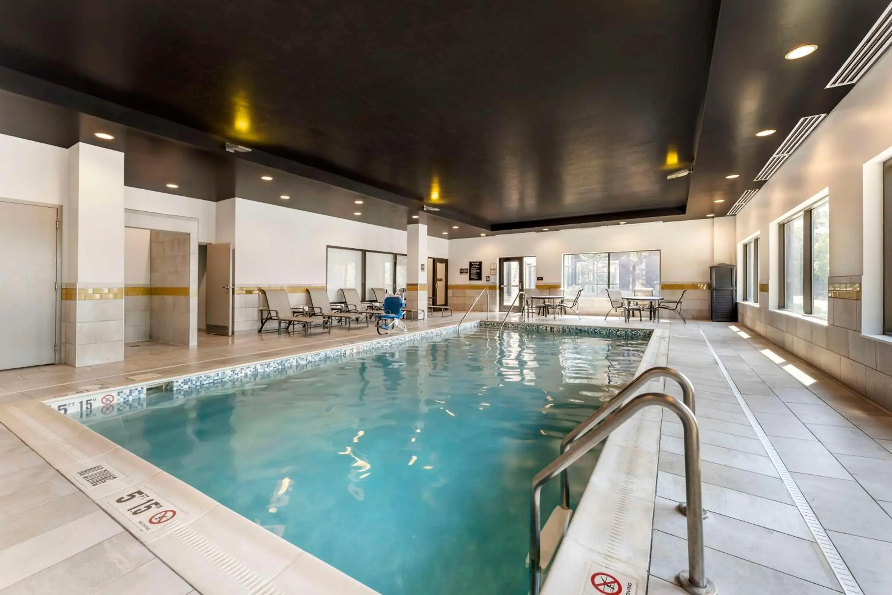 Pool view in Best Western Plus Cranberry-Pittsburgh North Pool view in Best Western Plus Cranberry-Pittsburgh North