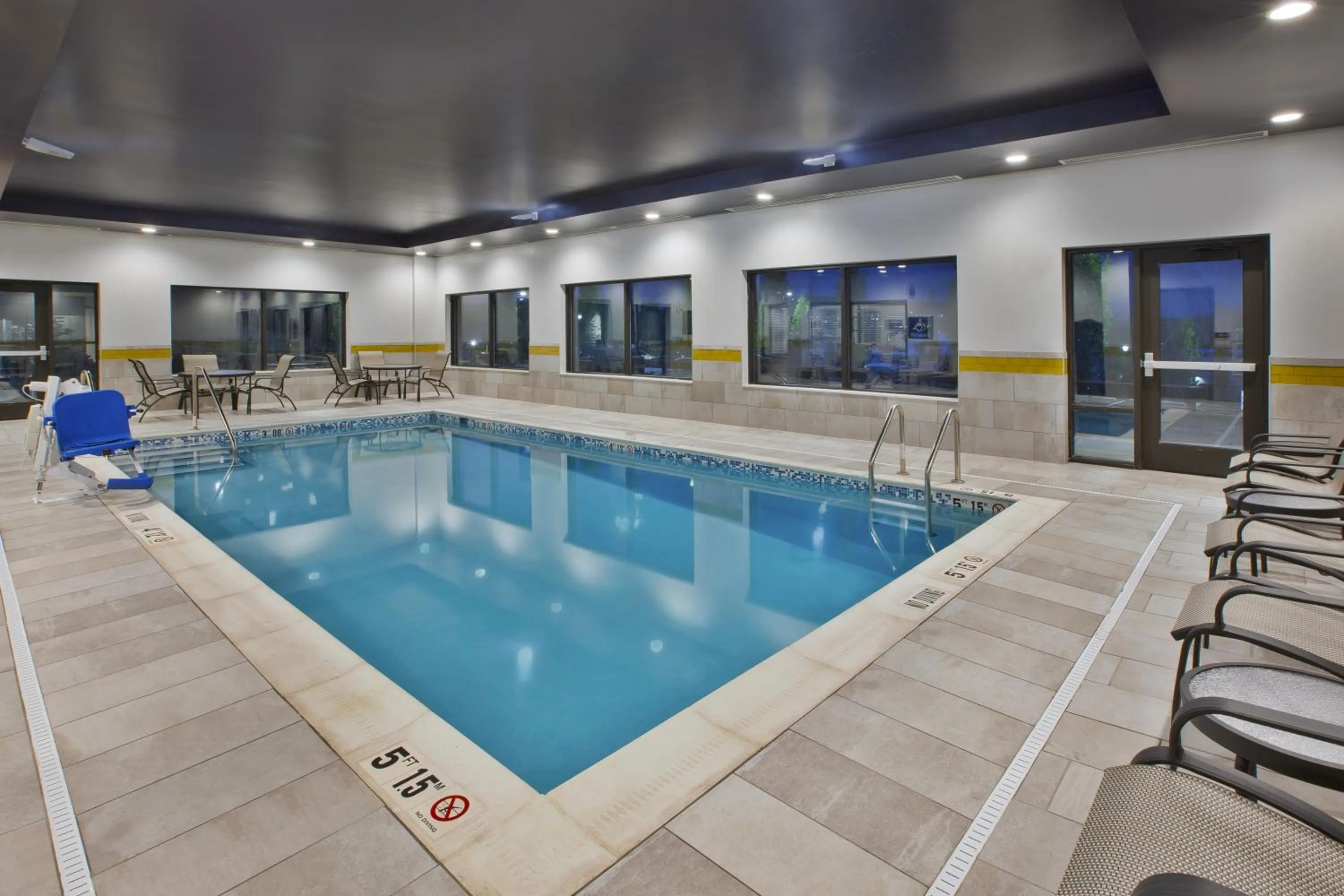 Swimming pool in Best Western Plus Cranberry-Pittsburgh North
