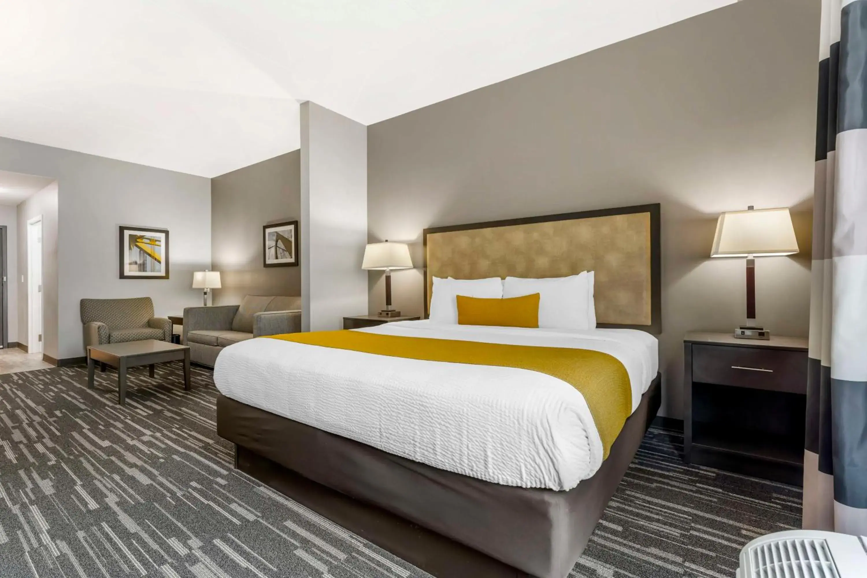 Photo of the whole room, Bed in Best Western Plus Cranberry-Pittsburgh North Photo of the whole room, Bed in Best Western Plus Cranberry-Pittsburgh North