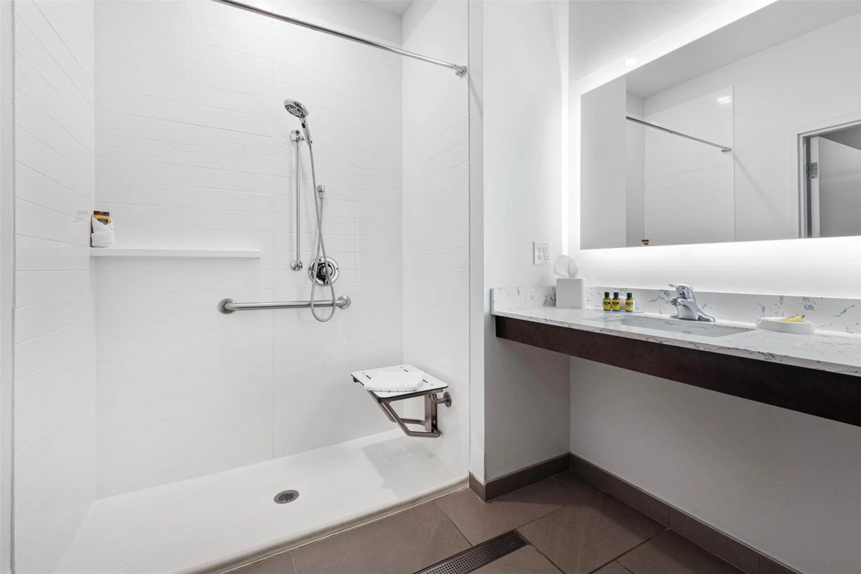 Bathroom in Best Western Plus New Richmond Inn & Suites