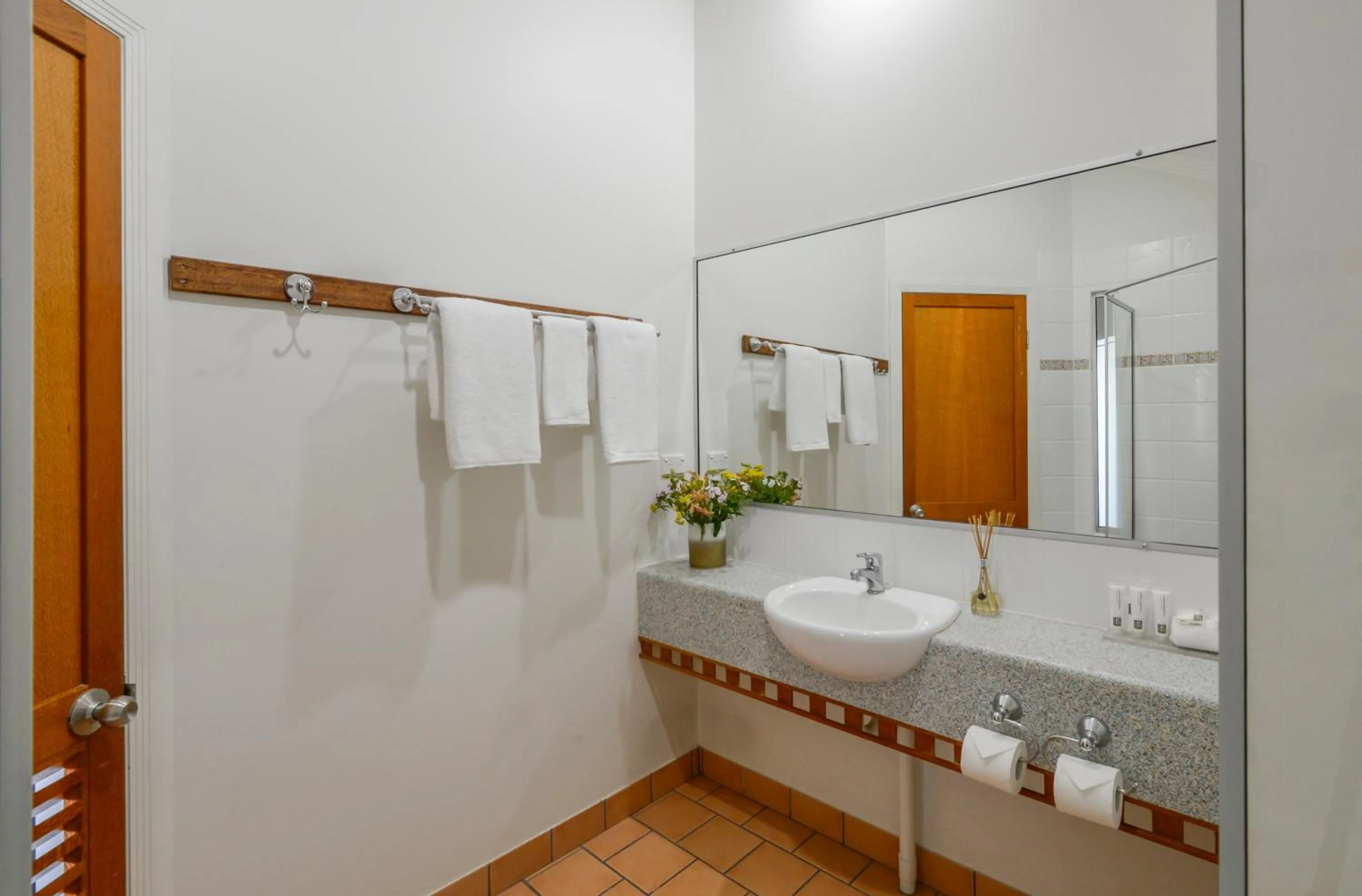 Bathroom in Burnett Riverside Hotel