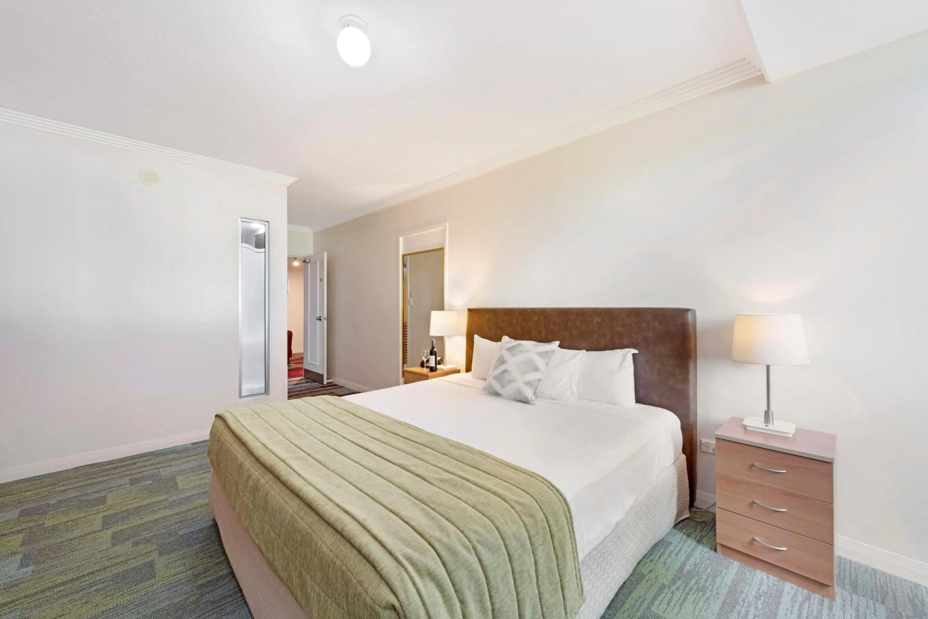 Bed in Burnett Riverside Hotel