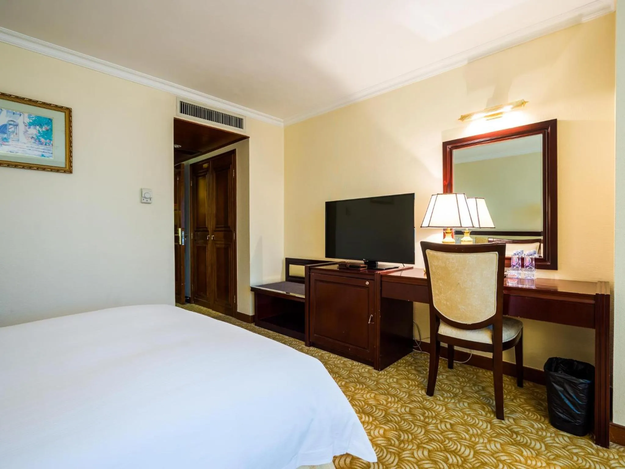 bunk bed, Bed in China Mayors Plaza