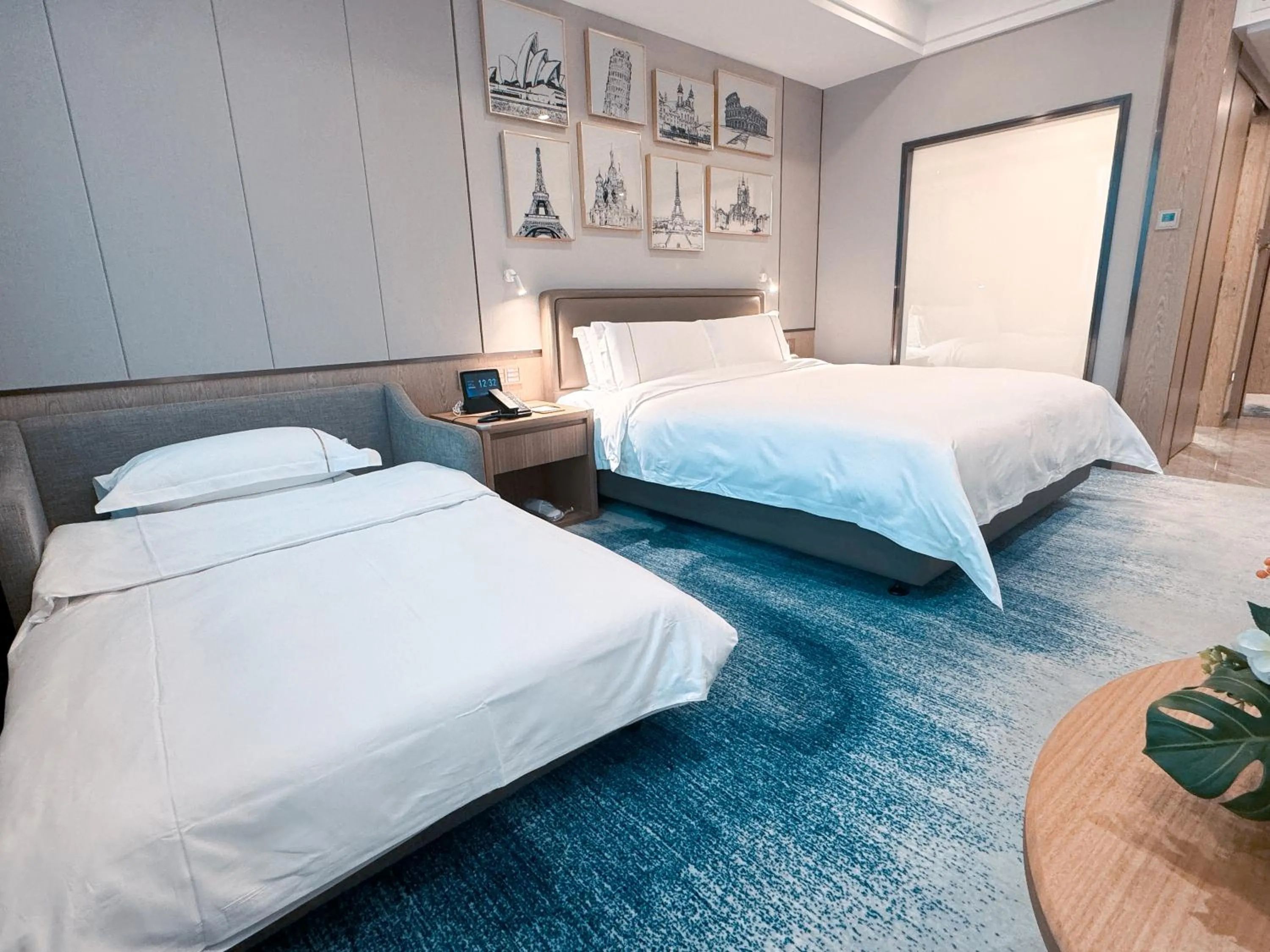 Bed in China Mayors Plaza