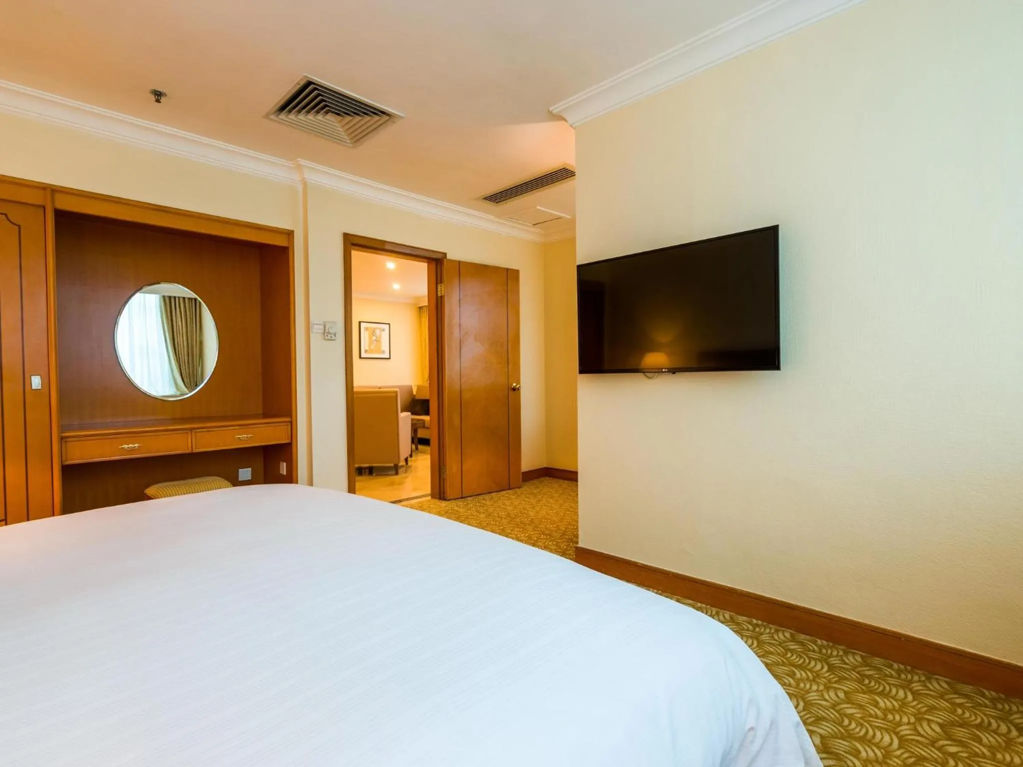 bunk bed, Bed in China Mayors Plaza