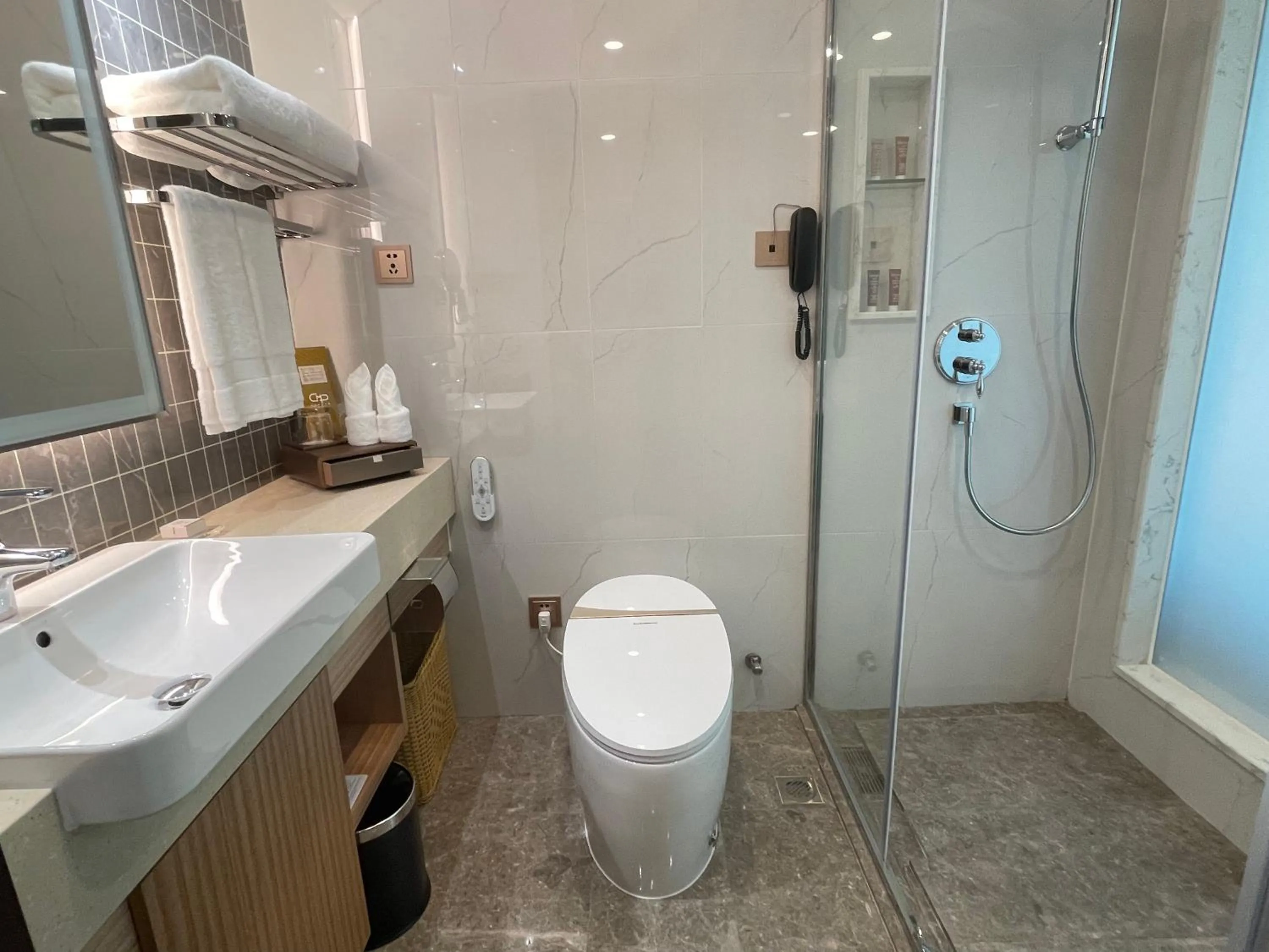 Shower in China Mayors Plaza