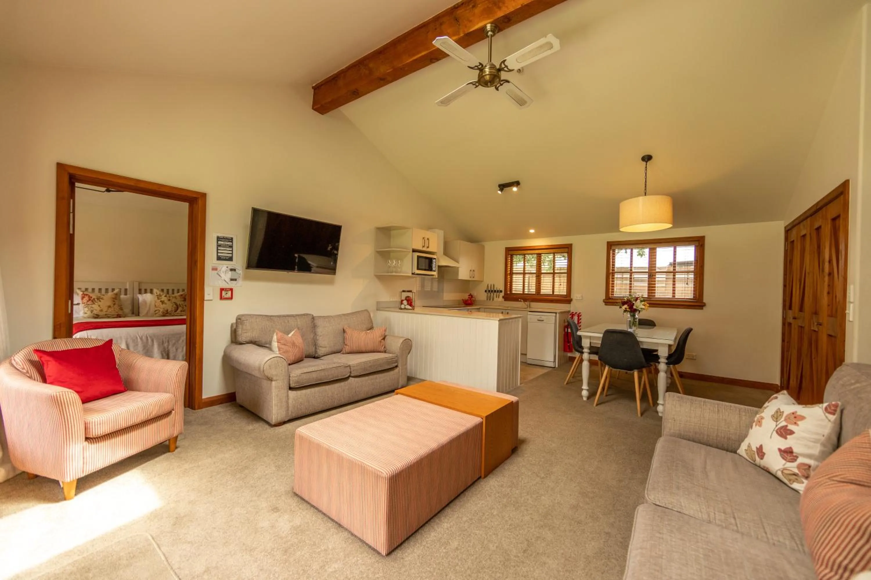 Wanaka Homestead Lodge & Cottages