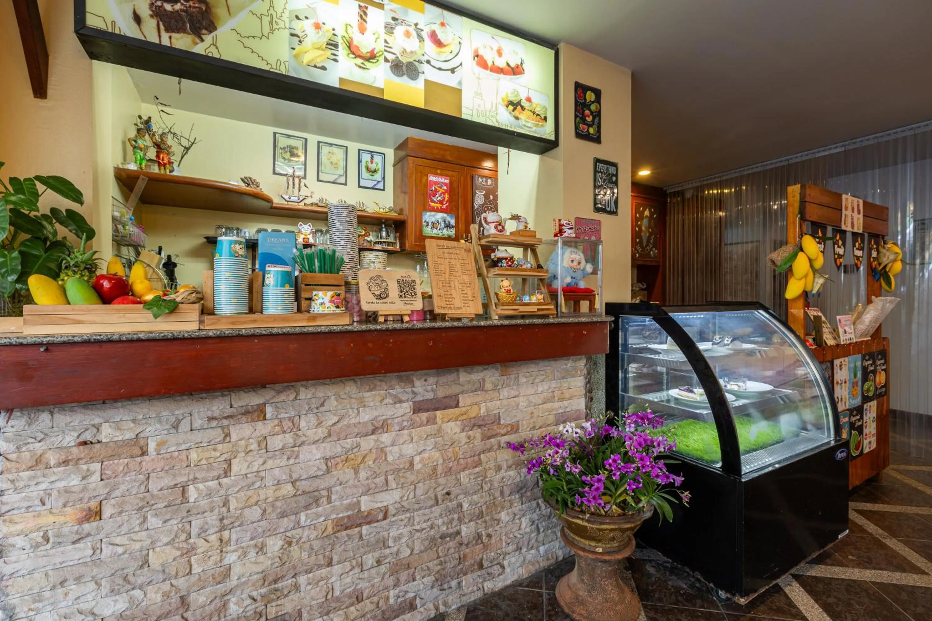 Restaurant/places to eat in Kamala Dreams