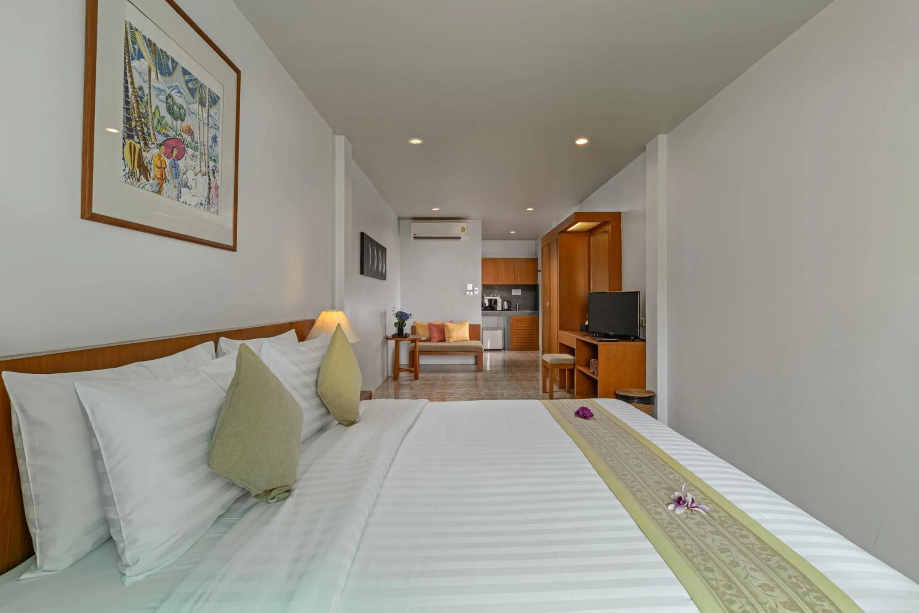 Photo of the whole room, Bed in Kamala Dreams