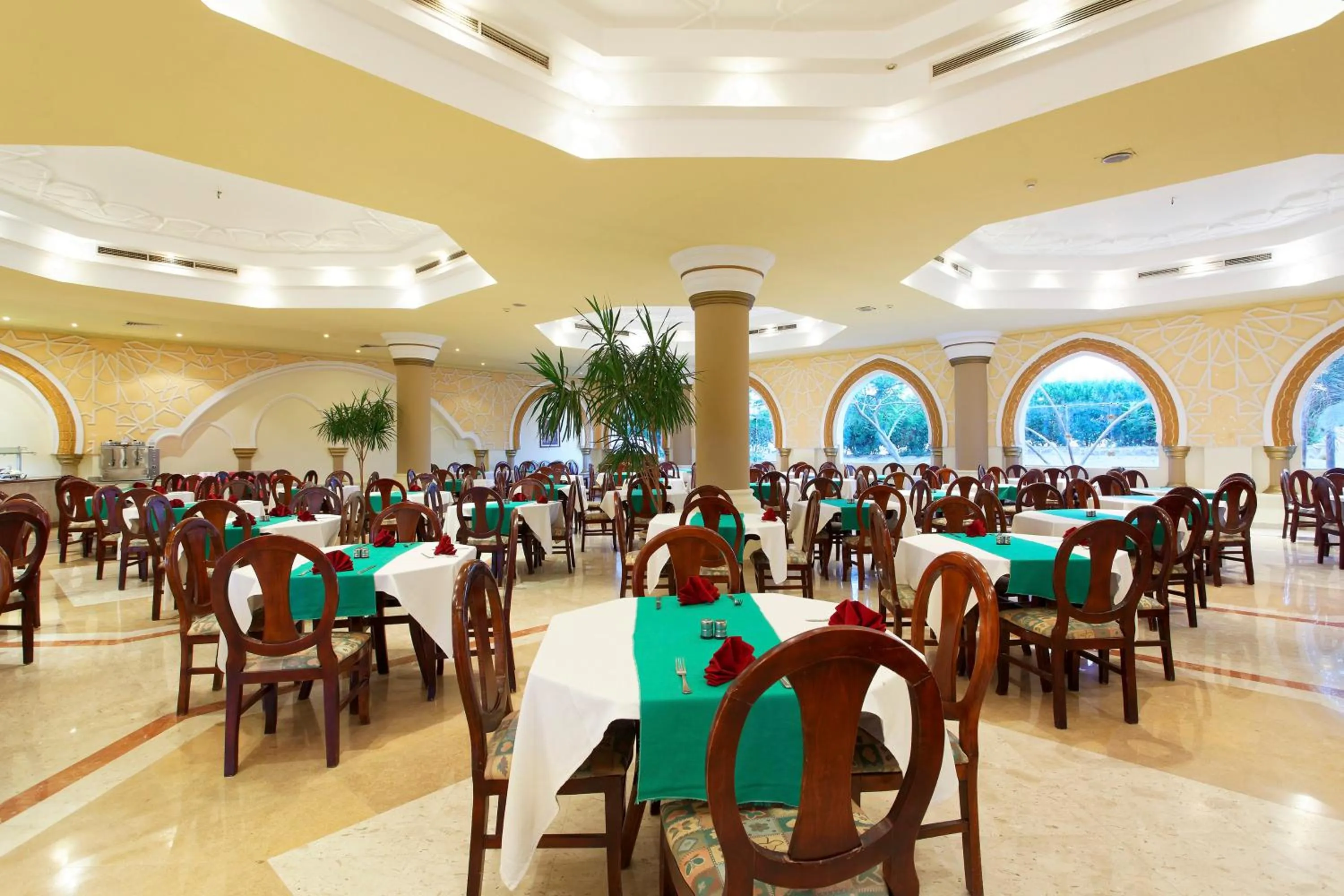 Restaurant/places to eat in Pensee Royal Garden Beach Resort