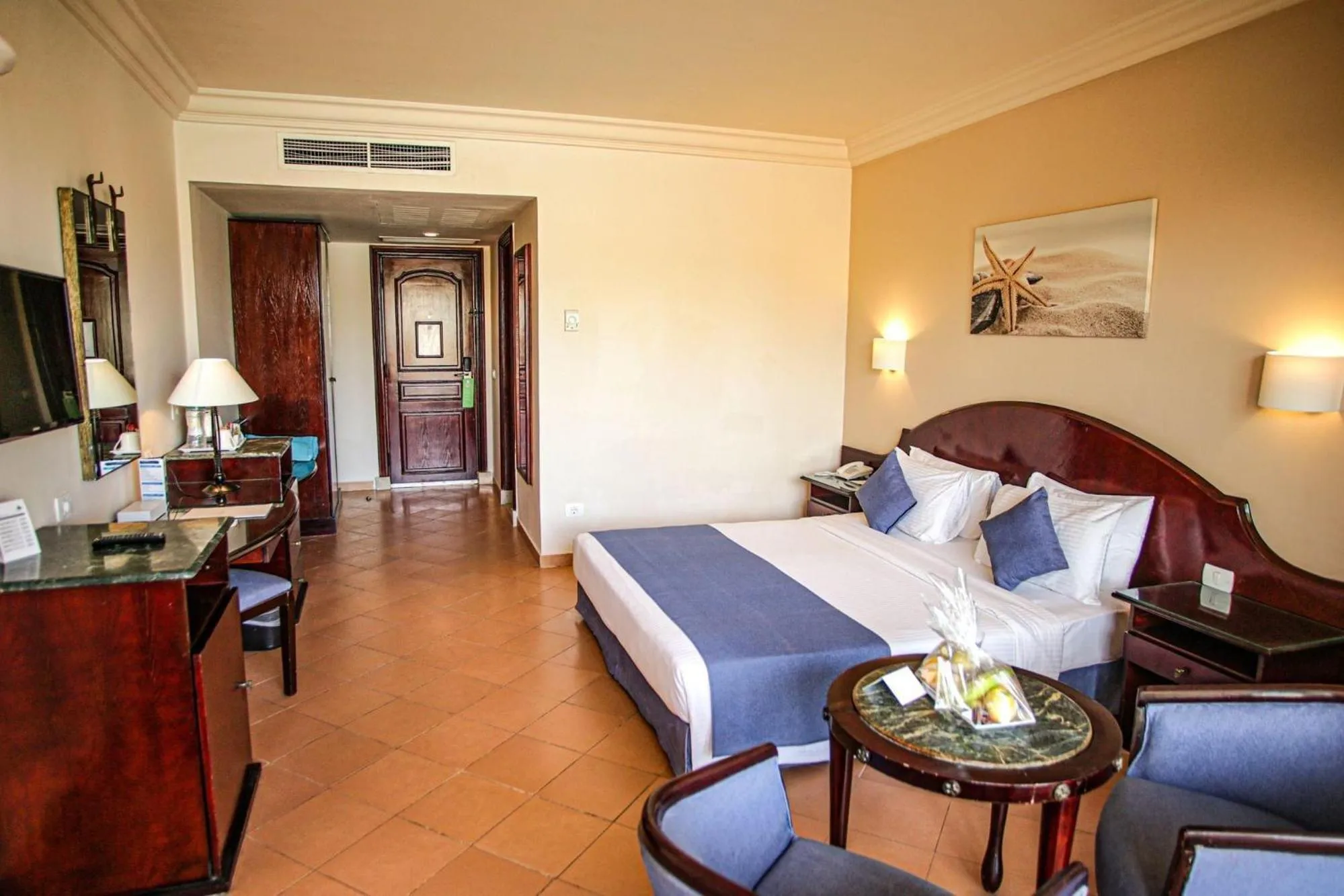 Photo of the whole room, Bed in Labranda Royal Makadi