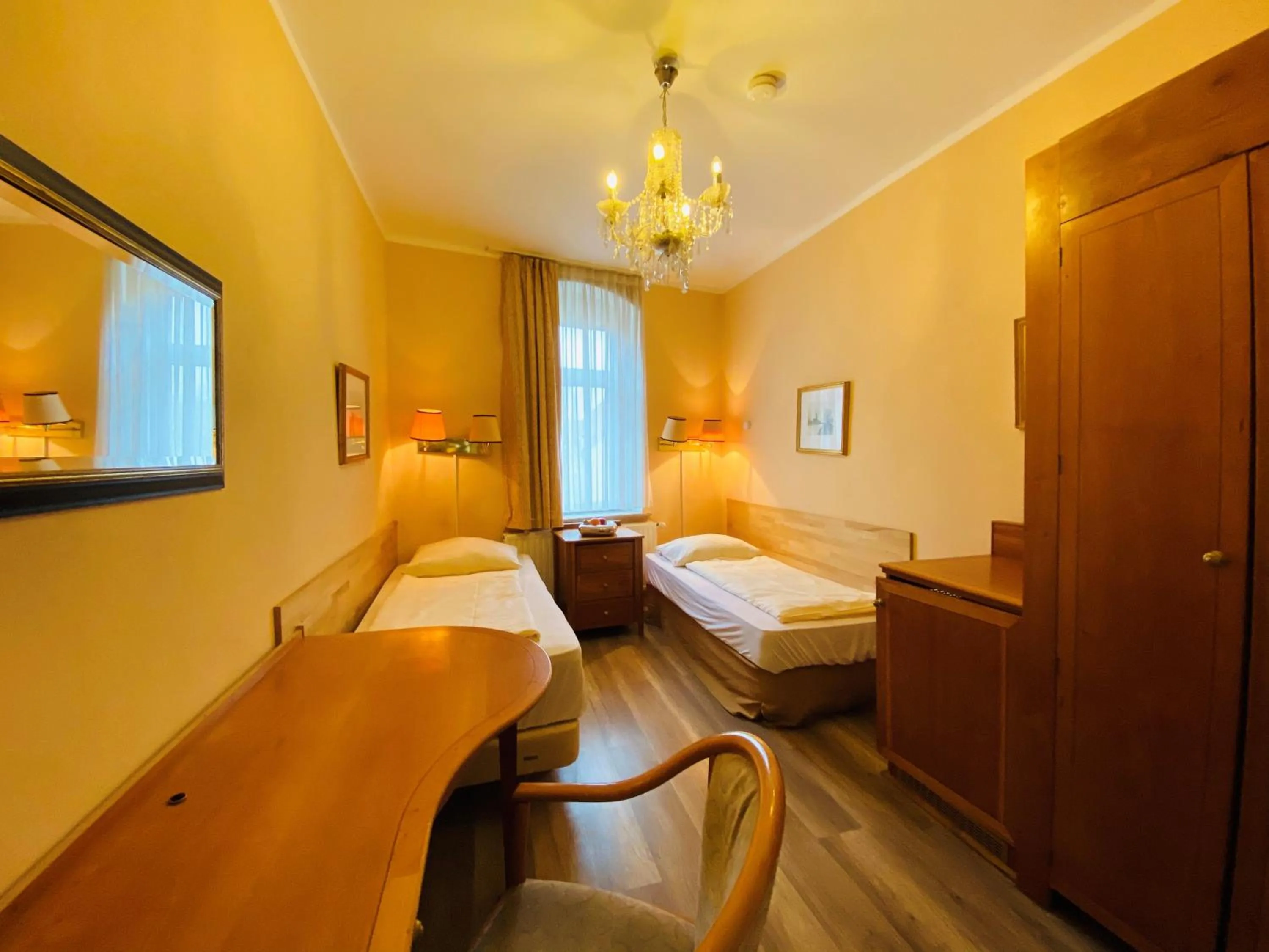 English Romance University