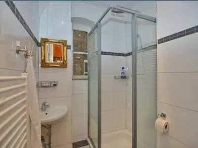 English Romance University