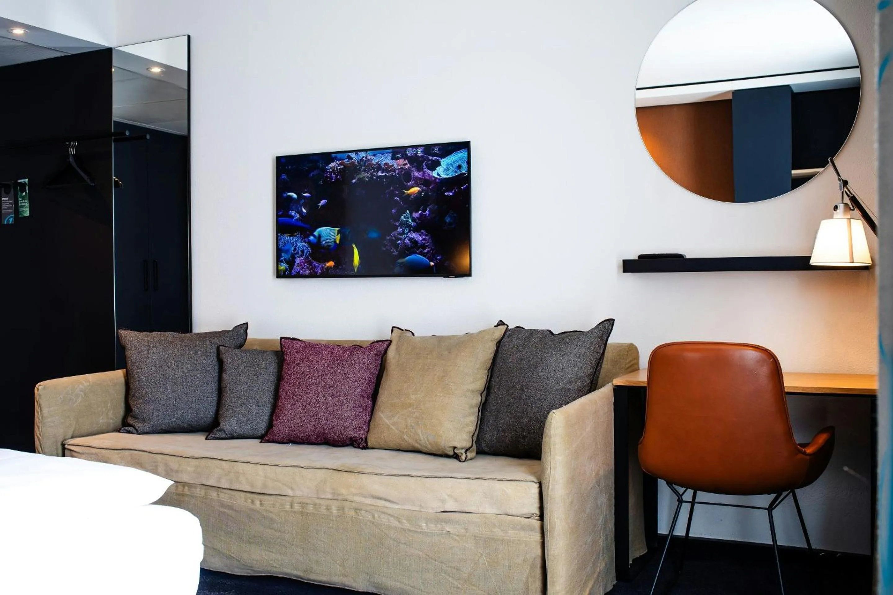 Photo of the whole room in Motel One Stuttgart-Mitte