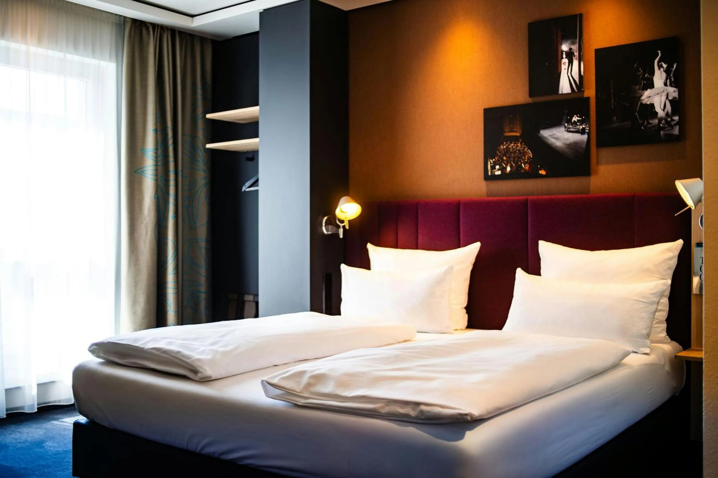 Photo of the whole room, Bed in Motel One Stuttgart-Mitte