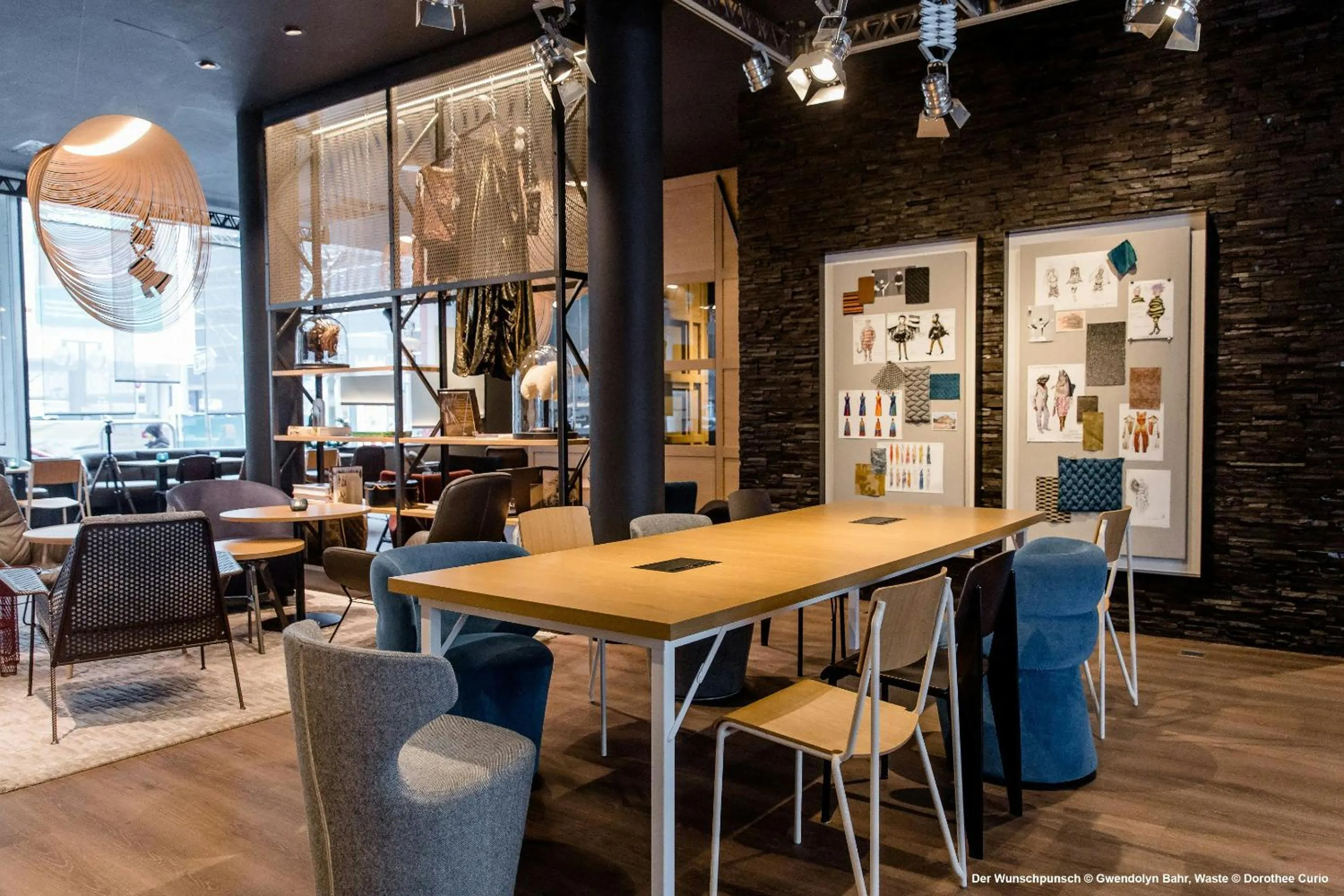 Lounge or bar in Motel One Stuttgart-Mitte