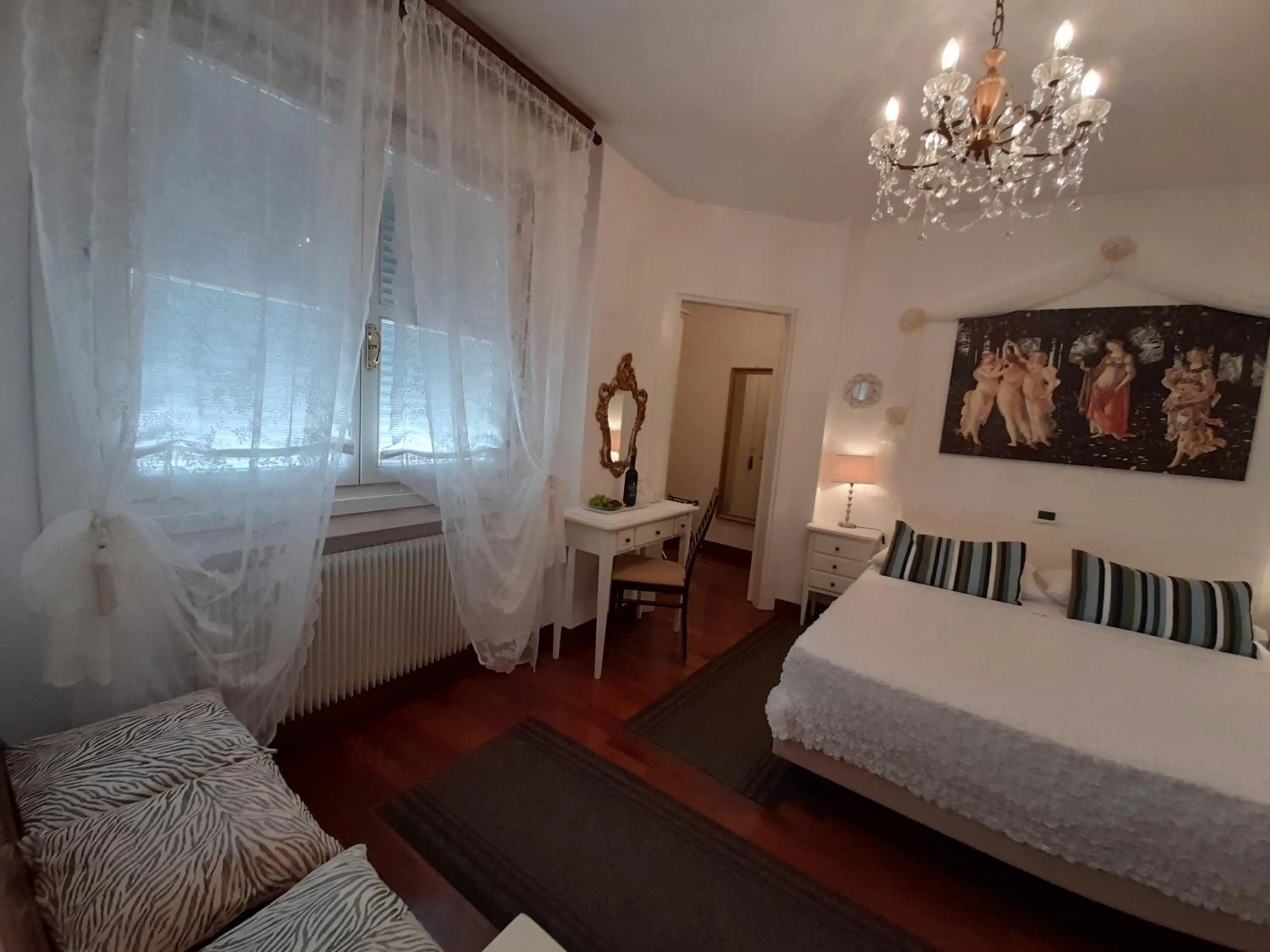 Photo of the whole room, Bed in Luxury House B&B