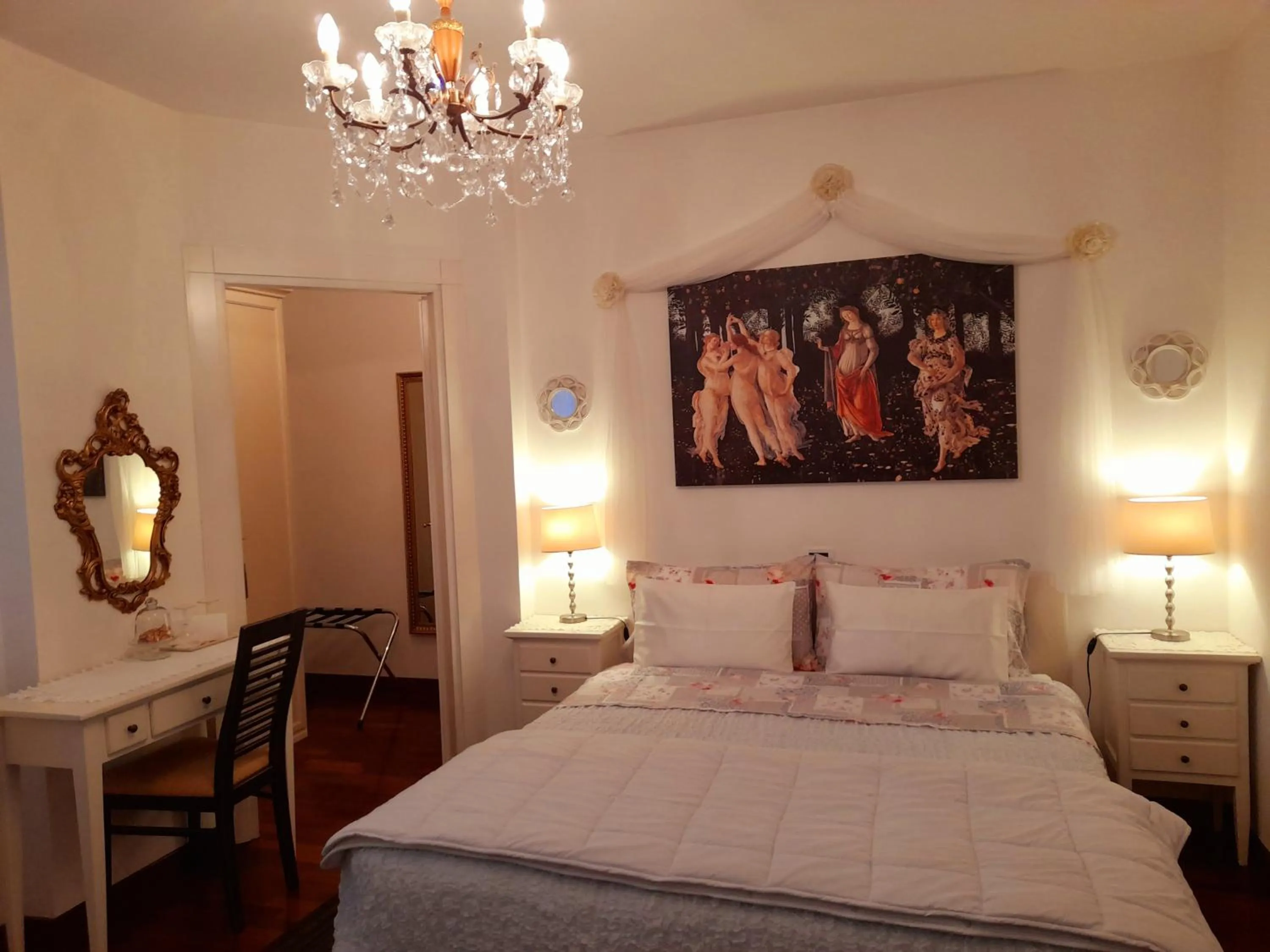 Photo of the whole room, Bed in Luxury House B&B